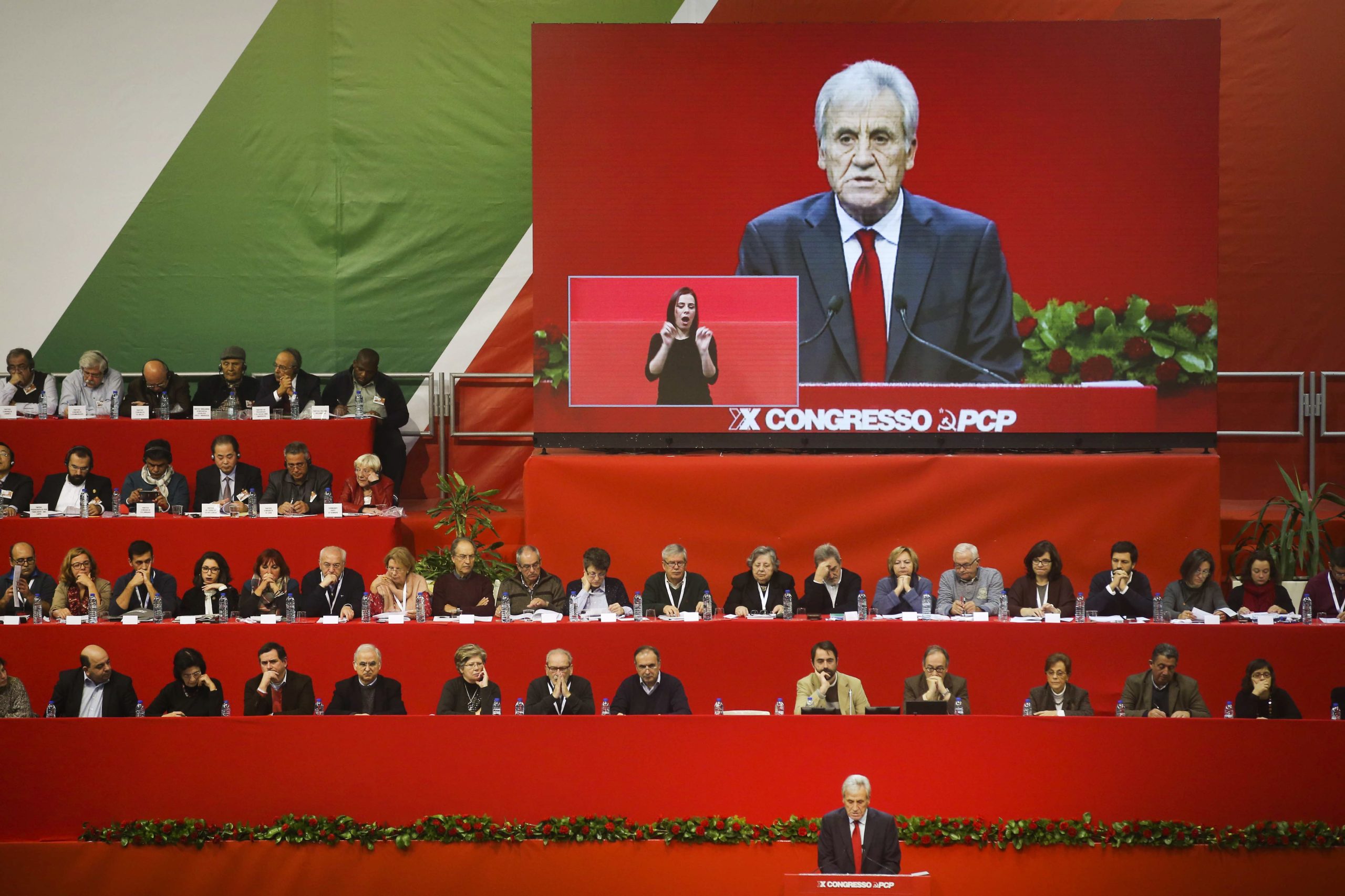 Comunistas veem capitalismo “à rasca”