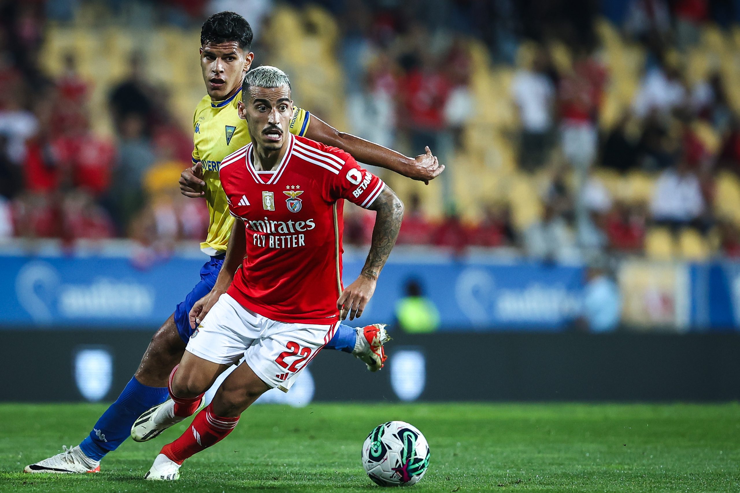 SL Benfica oficializa saída do futebolista Chiquinho para o Olympiacos de Carlos Carvalhal