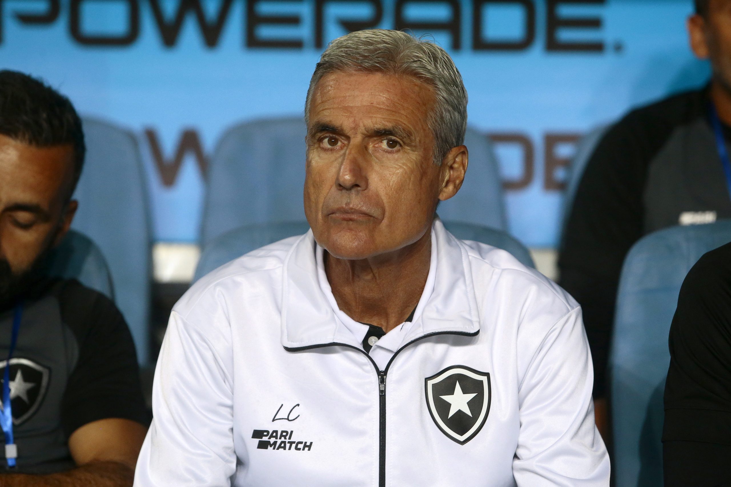 Botafogo anuncia saída de treinador português Luís Castro