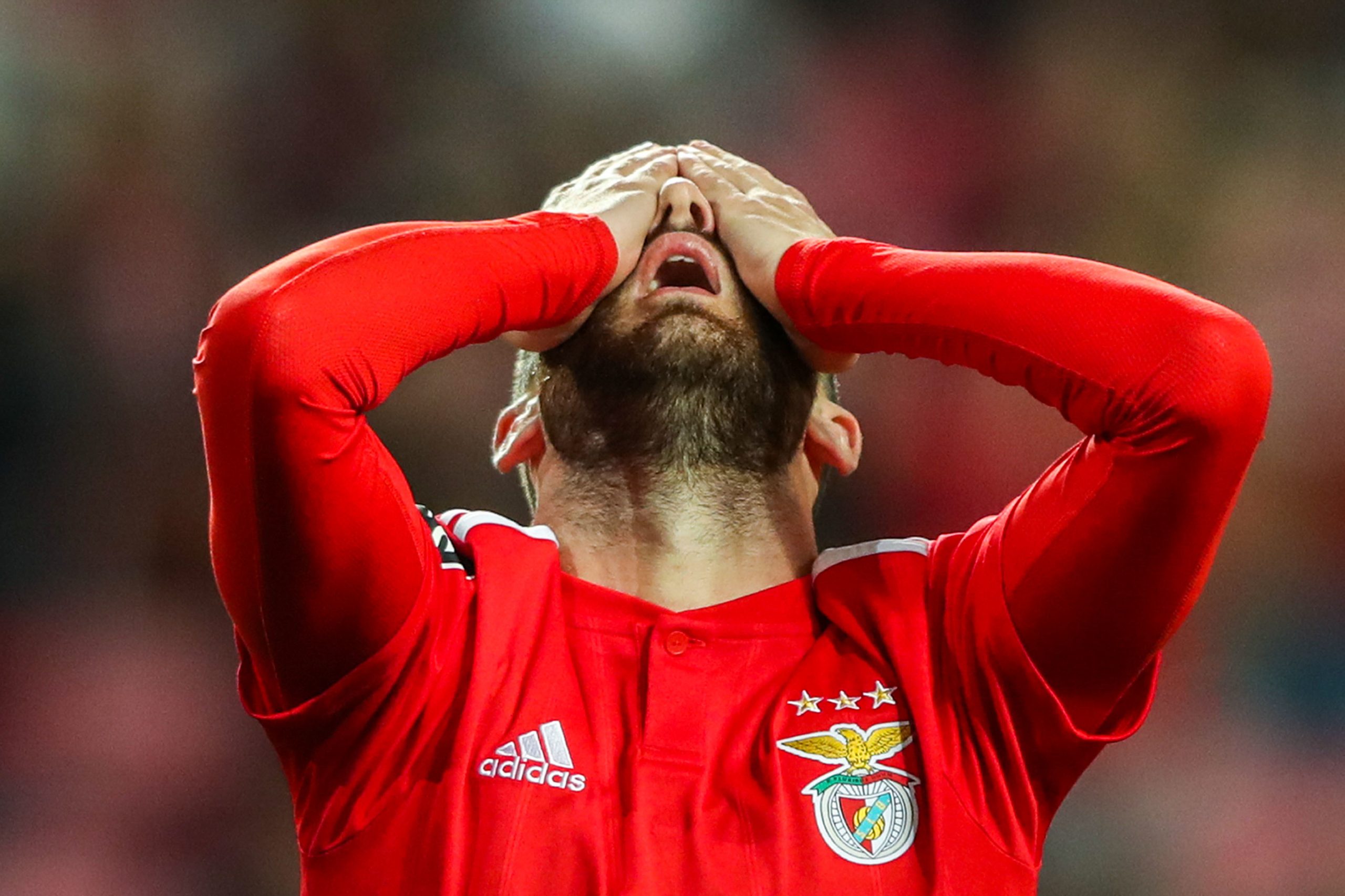 Benfica desperdiça vantagem de dois golos e empata na Luz com Belenenses