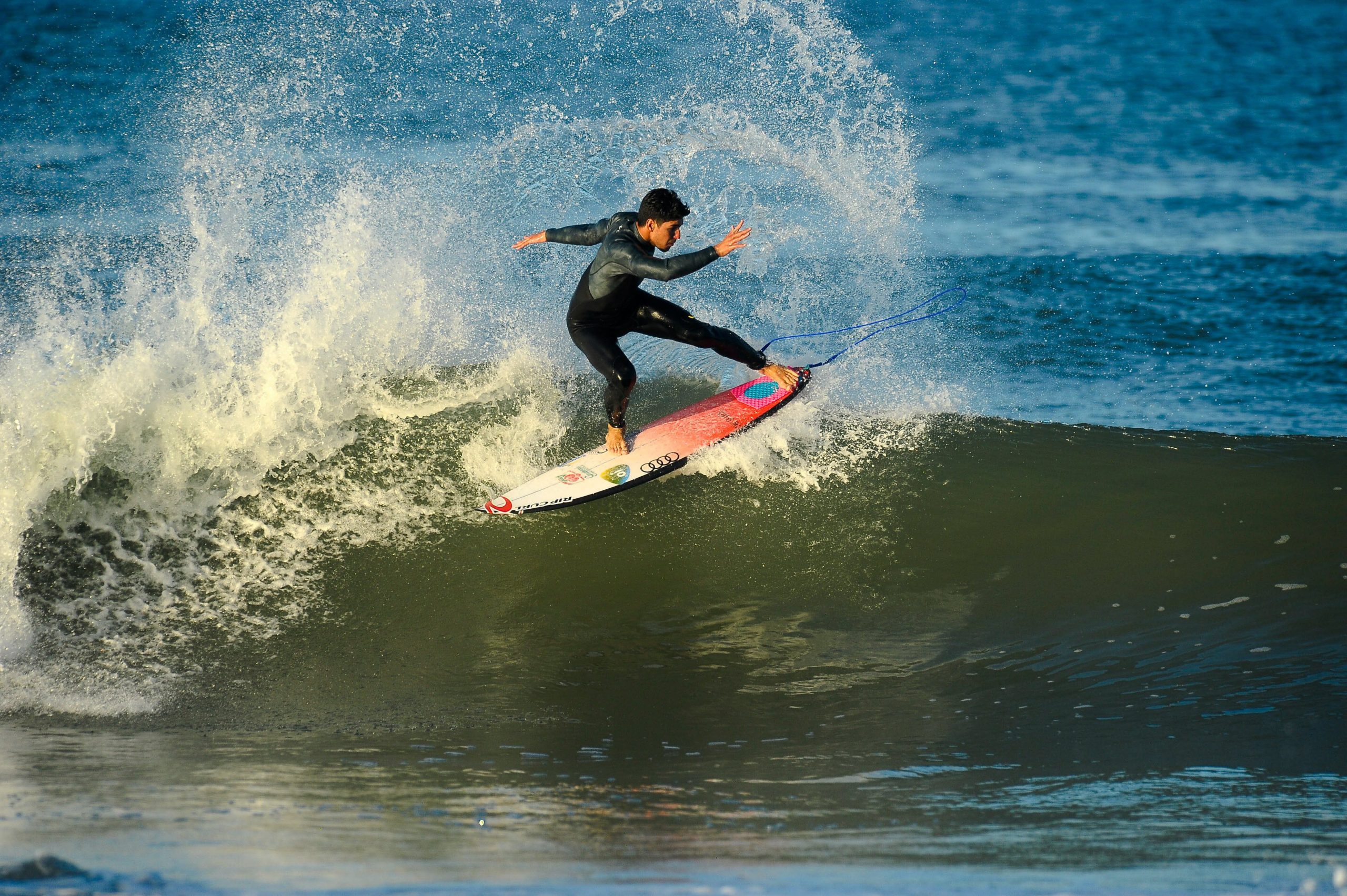 Gabriel Medina vinga final de 2012 e vence em Peniche