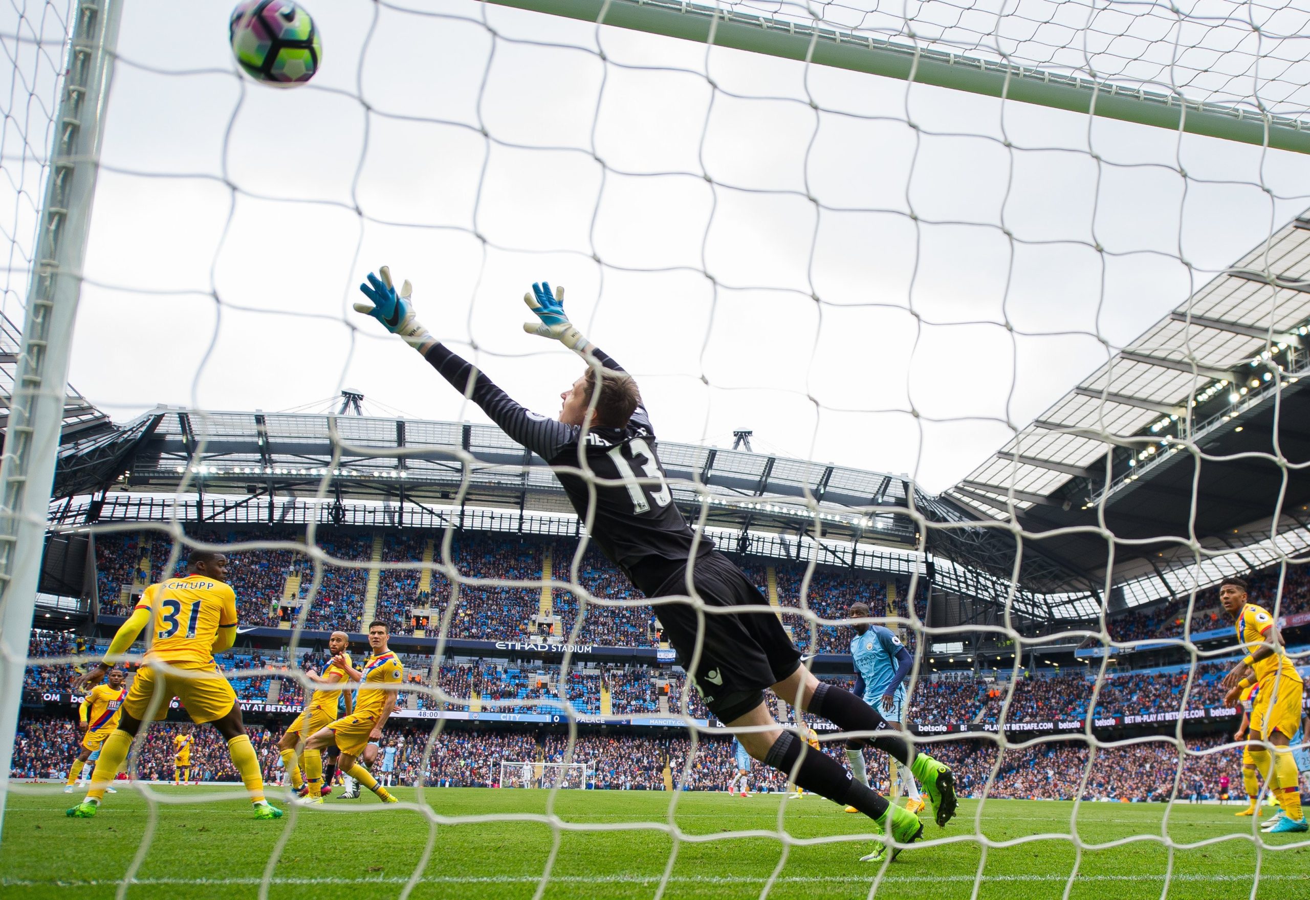 Premier League: City vence e sobe ao terceiro lugar por troca com Liverpool