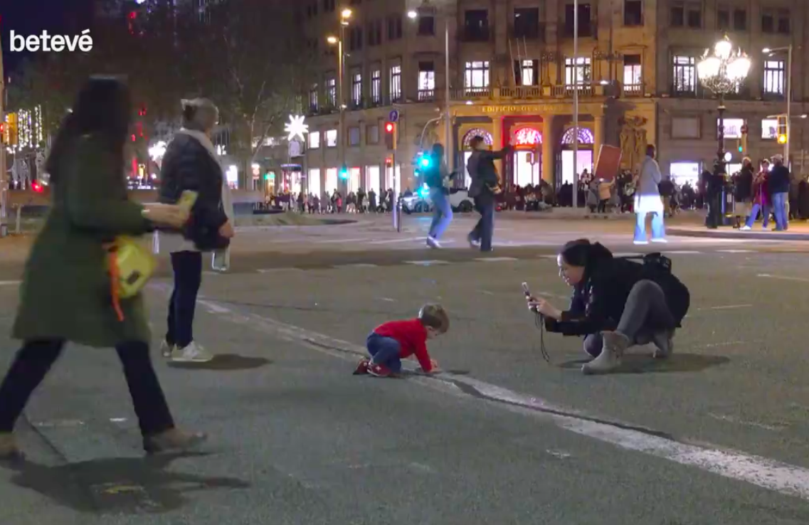 Inauguração das luzes de Natal cria caos nas ruas de Madrid e Barcelona
