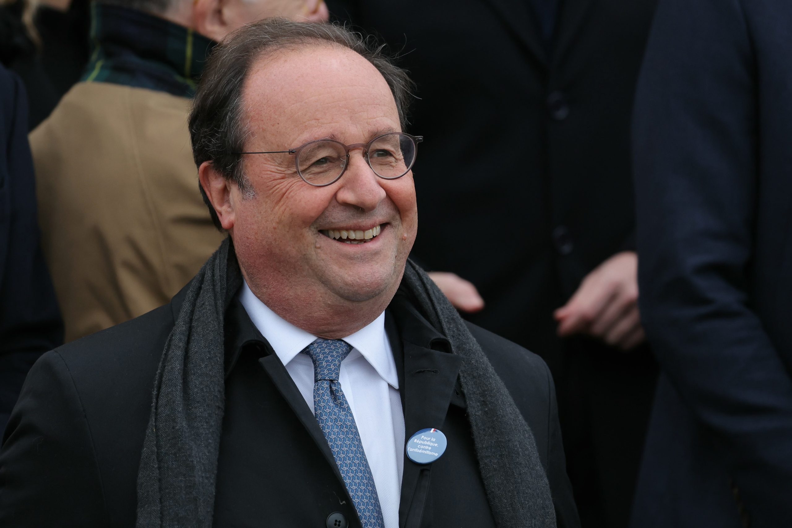 Ex-Presidente François Hollande diz que o ‘macronismo’ “acabou”
