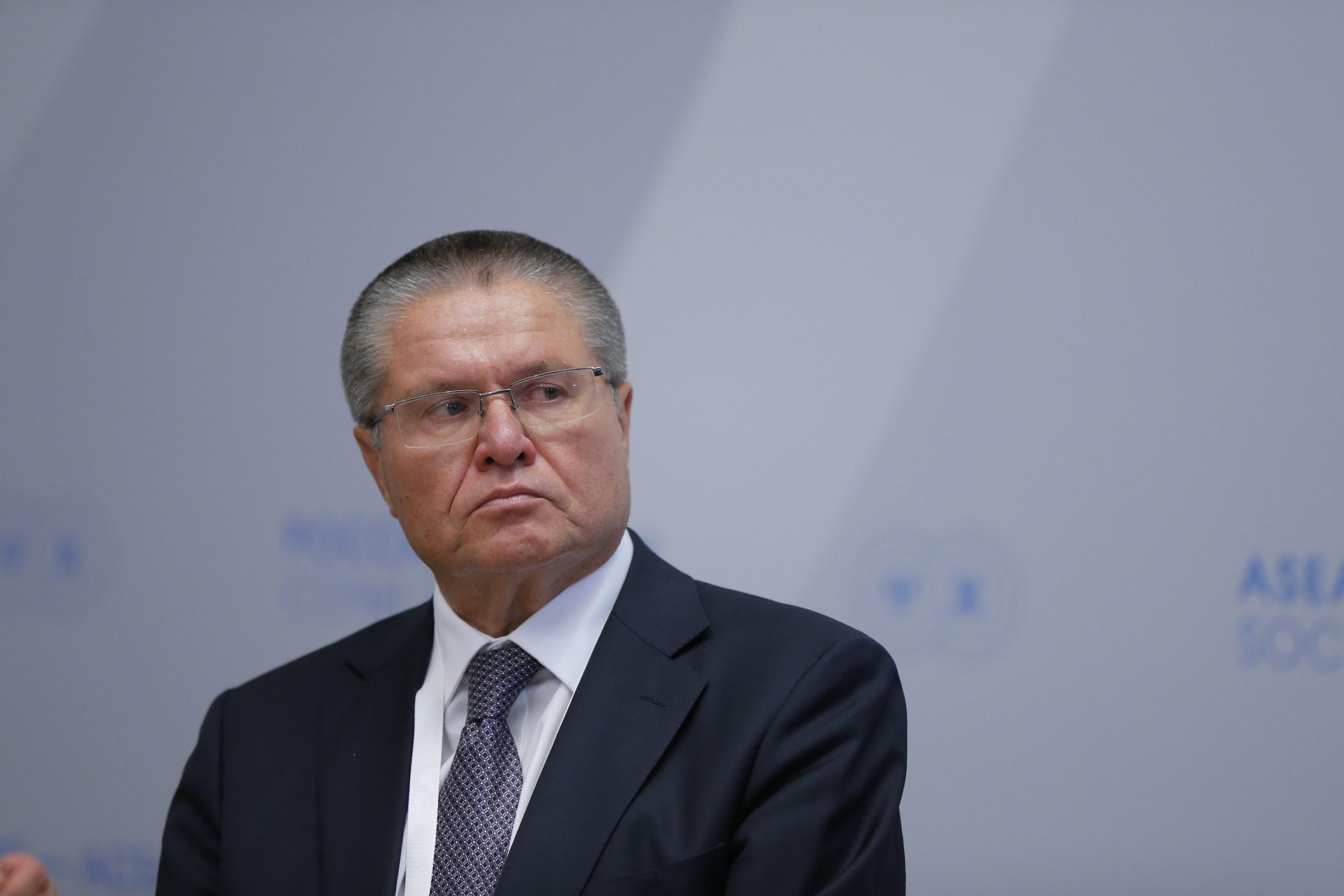 Ministro russo da Economia acusado de suborno horas após detenção