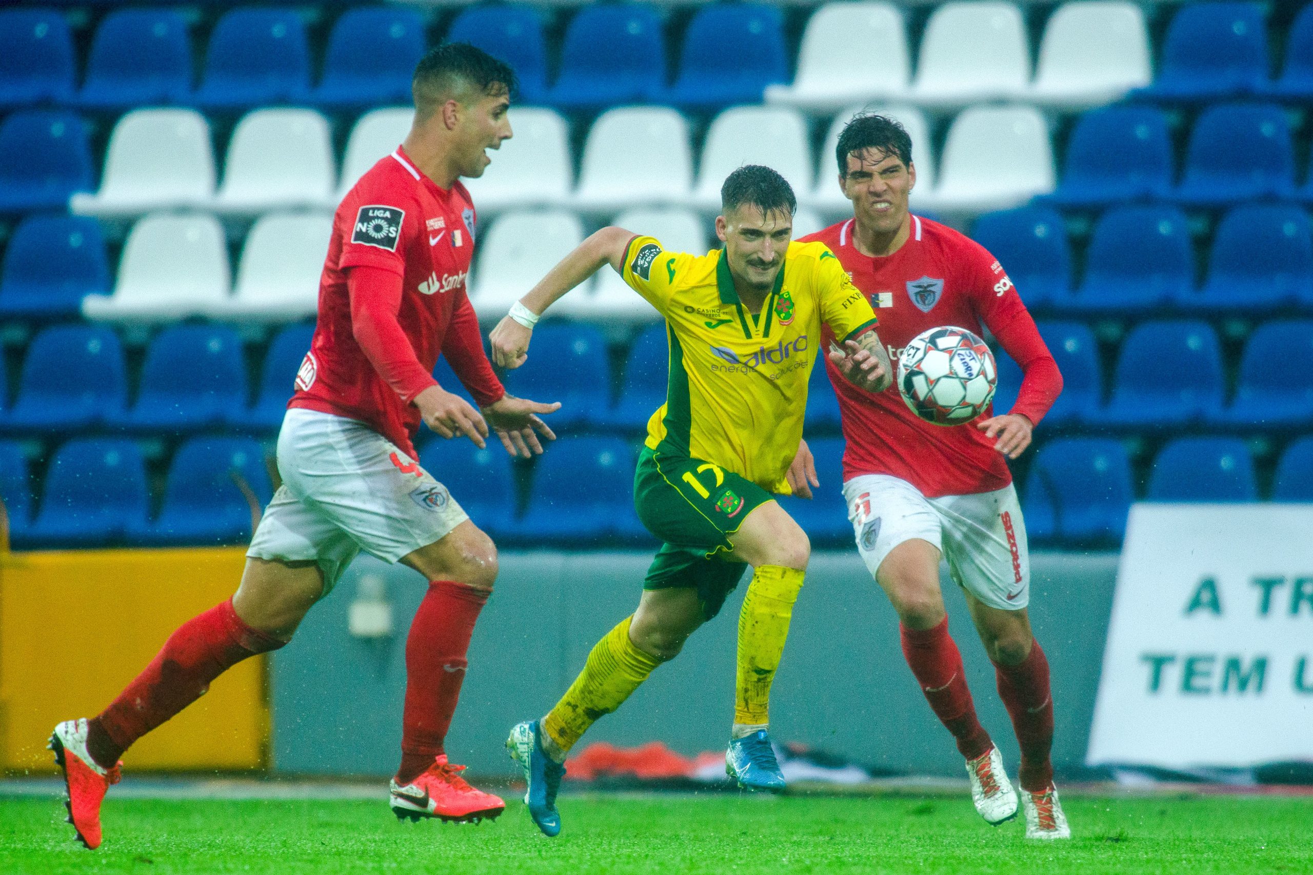 Santa Clara regressa às vitórias em casa frente ao Paços de Ferreira