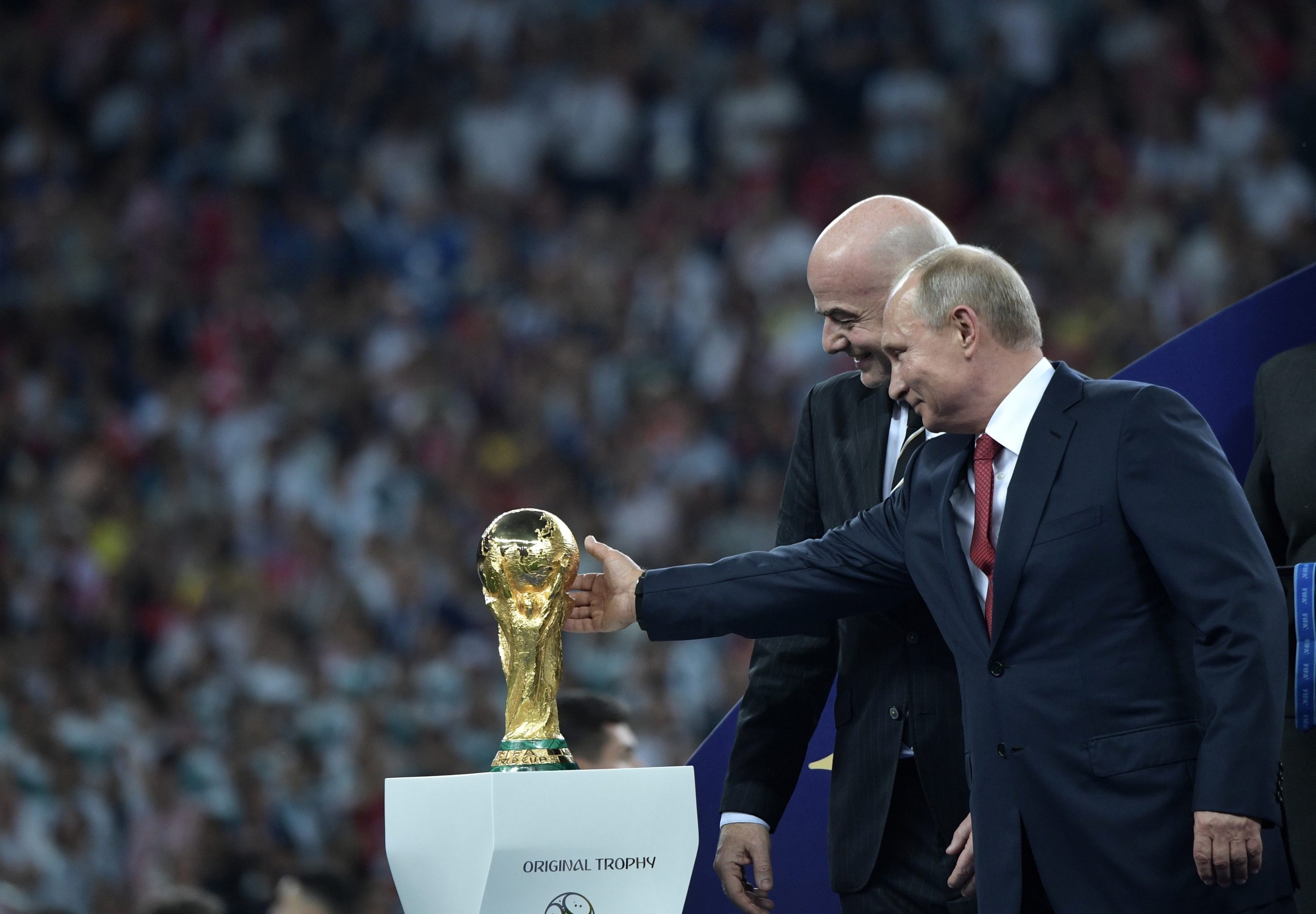 Política e futebol abraçaram-se no melhor Mundial. Mas, o melhor futebol foi em 1982