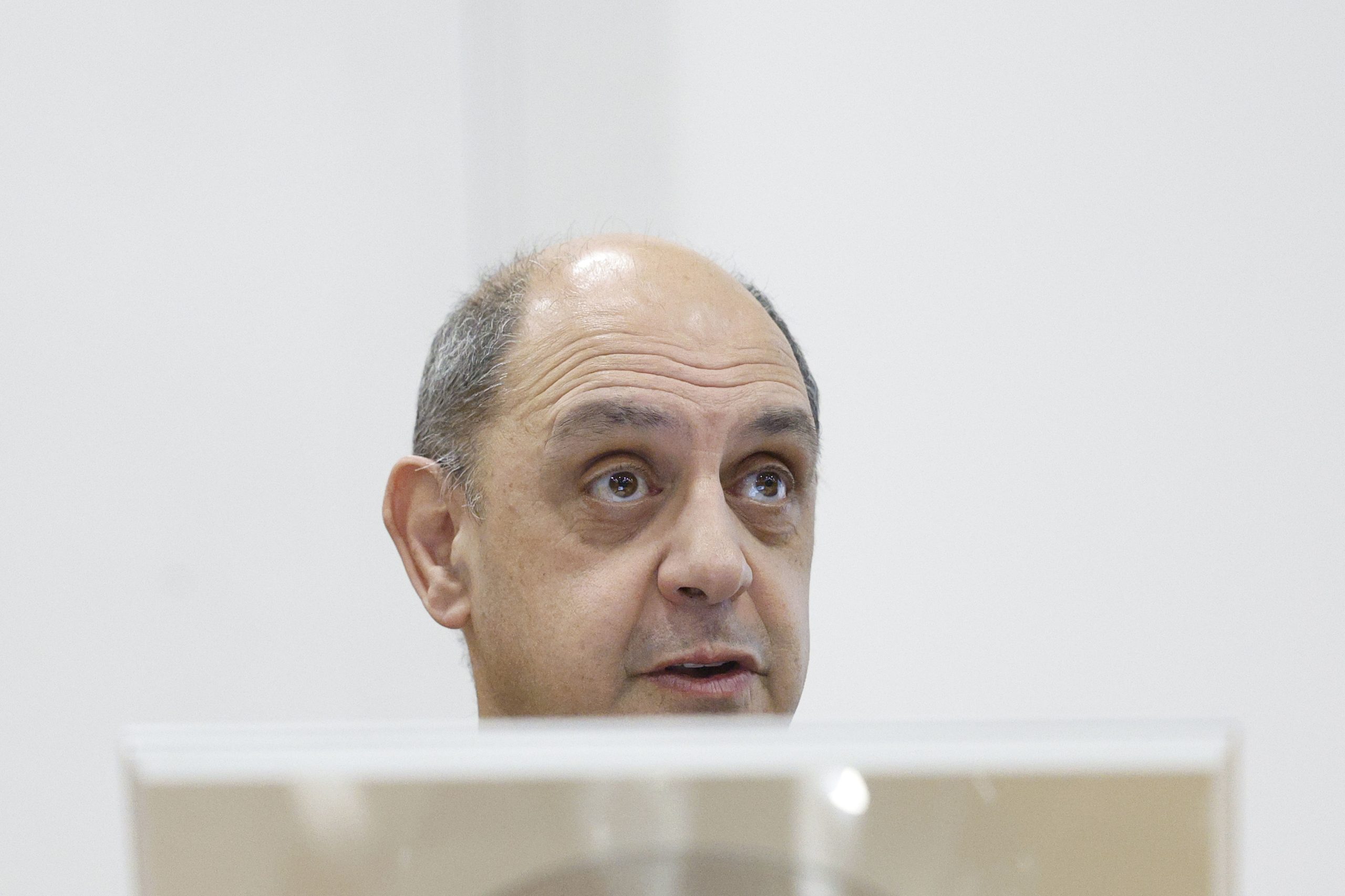 Ministro da Saúde apela a maior prescrição de medicamentos genéricos