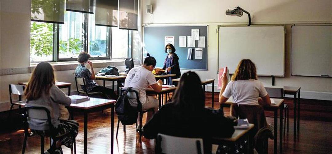Covid-19: Sindicato alerta para risco nas escolas já nas próximas semanas