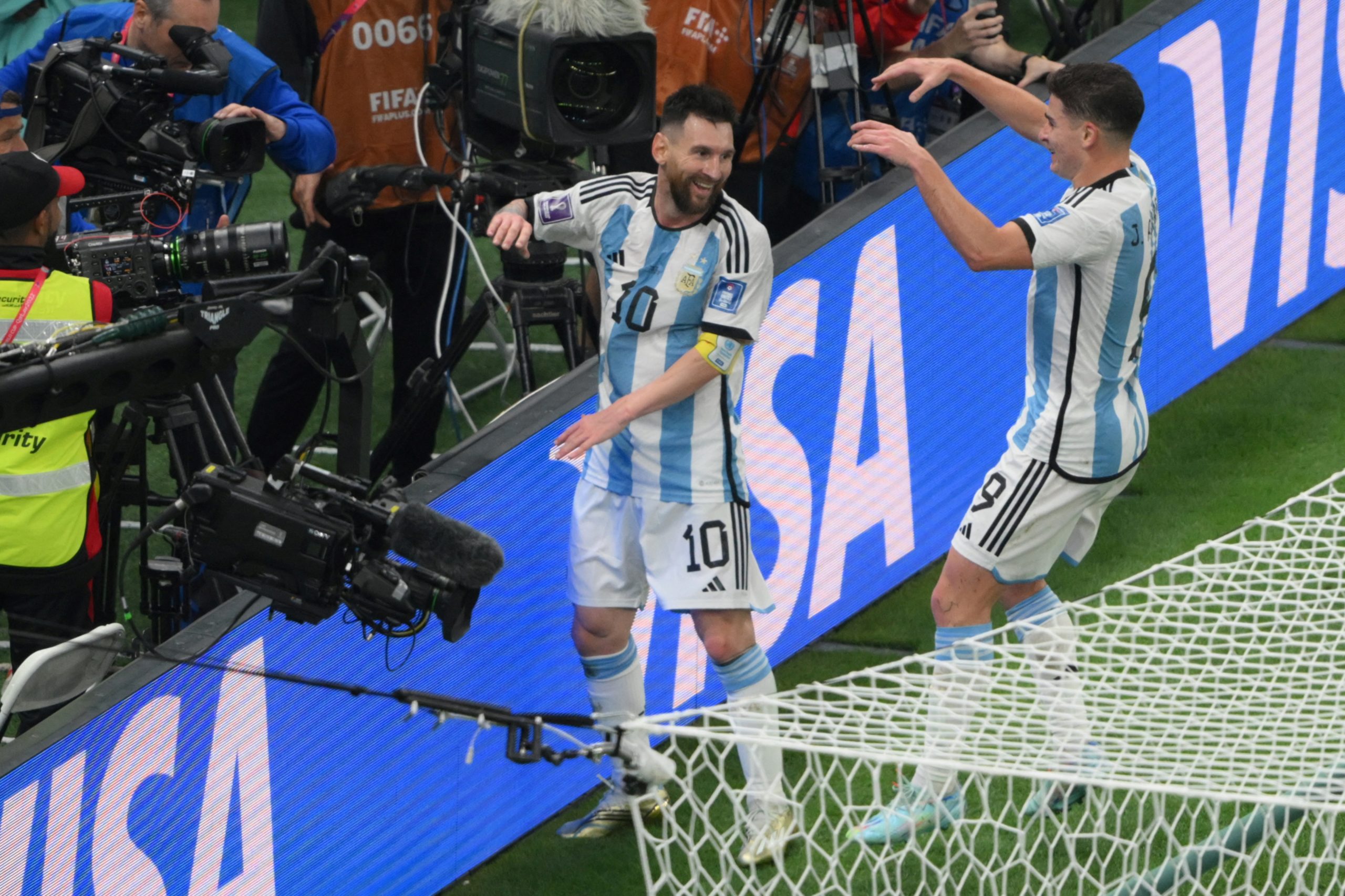 Messi brilha na vitória sobre a Croácia e a Argentina é a primeira finalista do Mundial