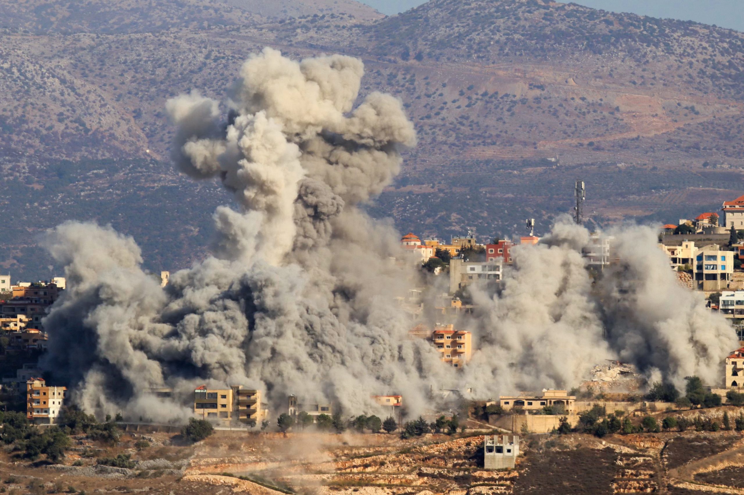 Bombardeamentos israelitas provocam pelo menos 52 mortos no Líbano, afirma Ministério