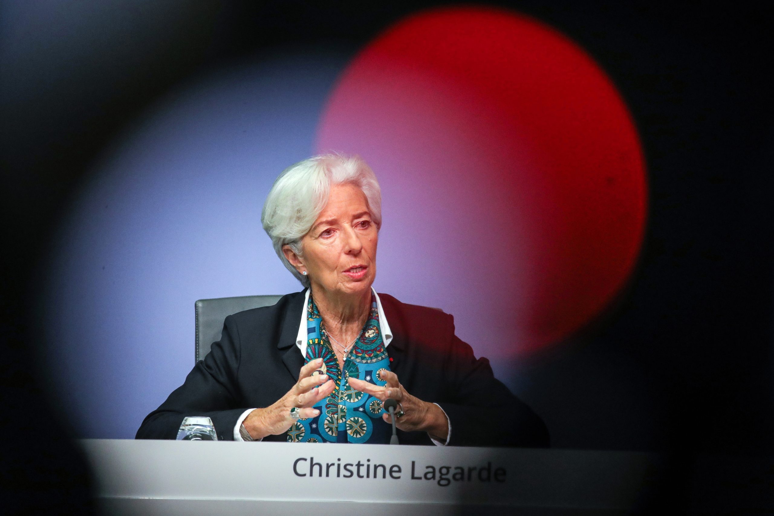 Lagarde quer ser “coruja” e não “pomba” ou “falcão”