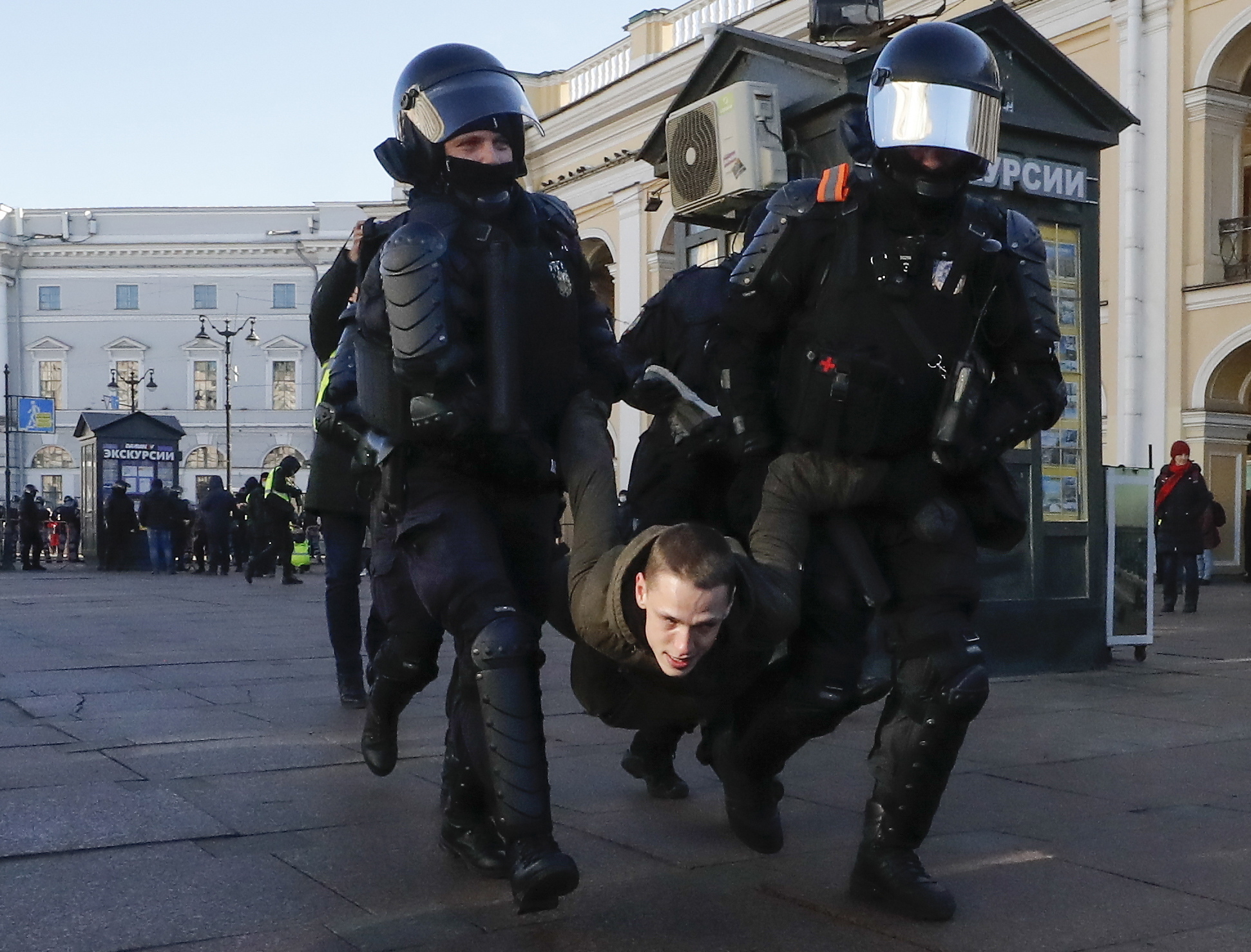 Pelo menos 3.500 detidos na Rússia por se manifestarem contra invasão