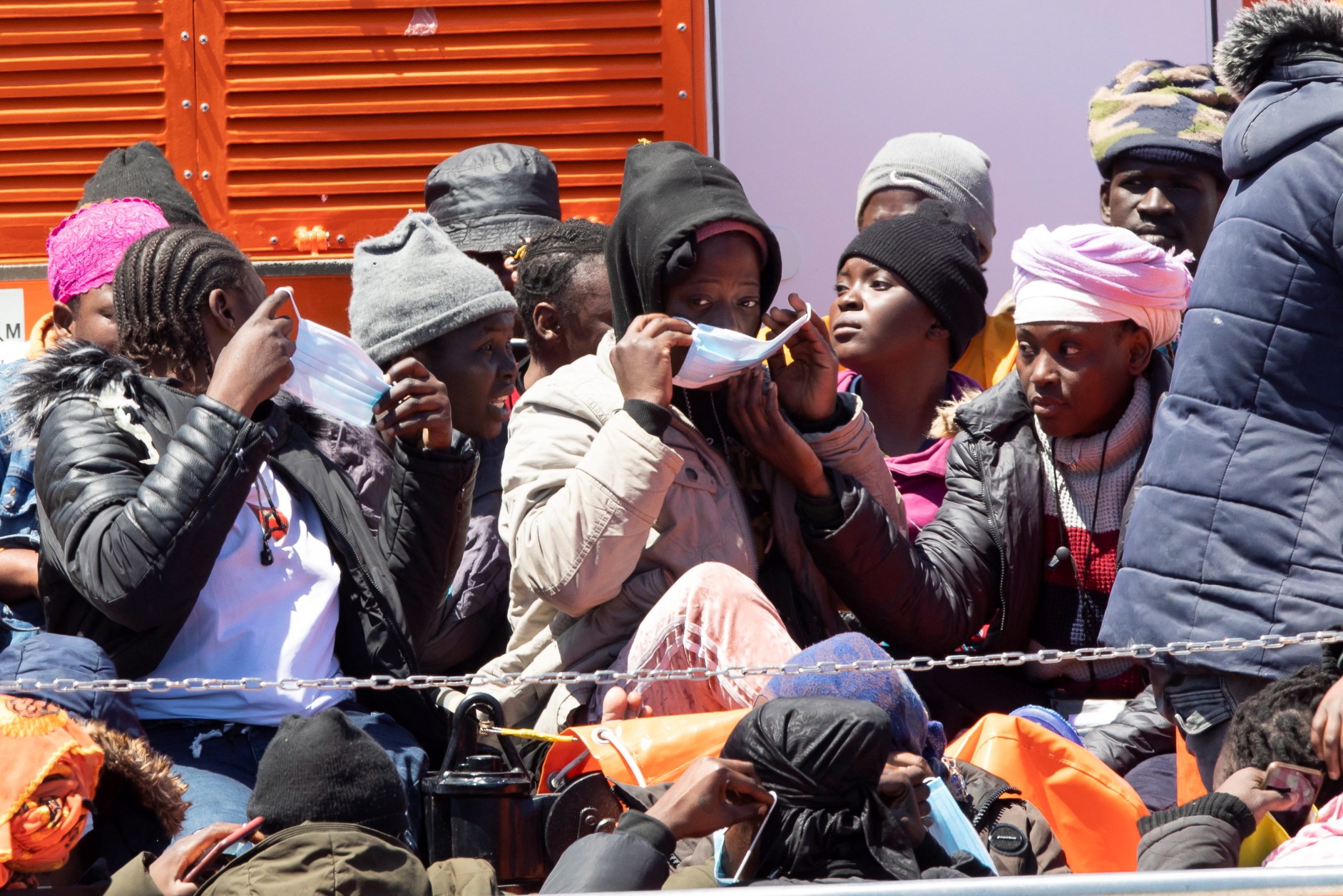 Mais de um milhar de migrantes resgatados do Mar Mediterrâneo