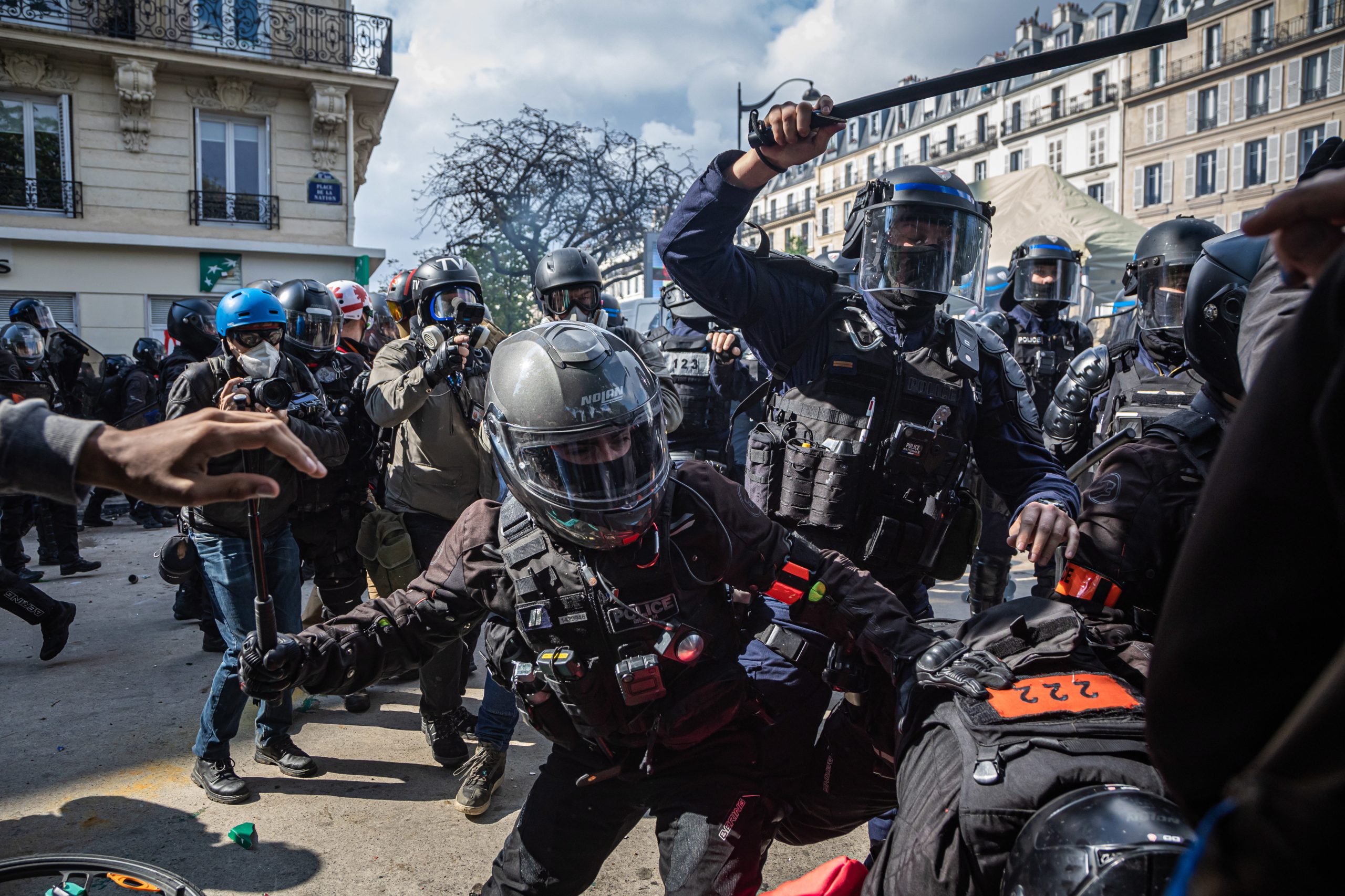 Pelo menos 540 pessoas foram detidas em França durante protestos do 1.º de Maio