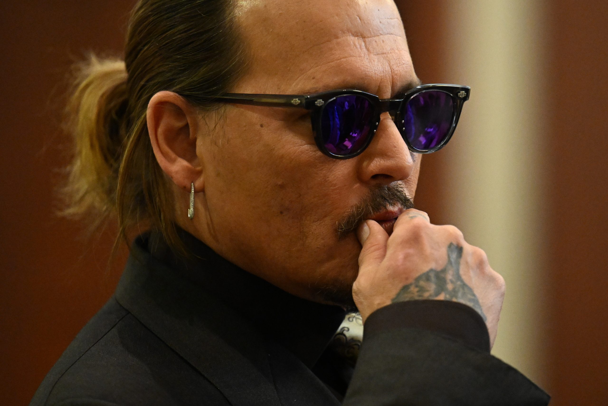 Em tribunal, Johnny Depp nega ter agredido a ex-mulher
