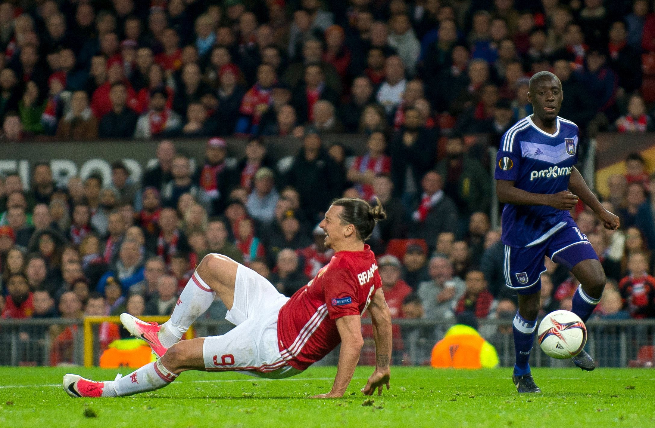 Ibrahimovic tem um “joelho tão forte que os médicos disseram que nunca tinham visto nada parecido”
