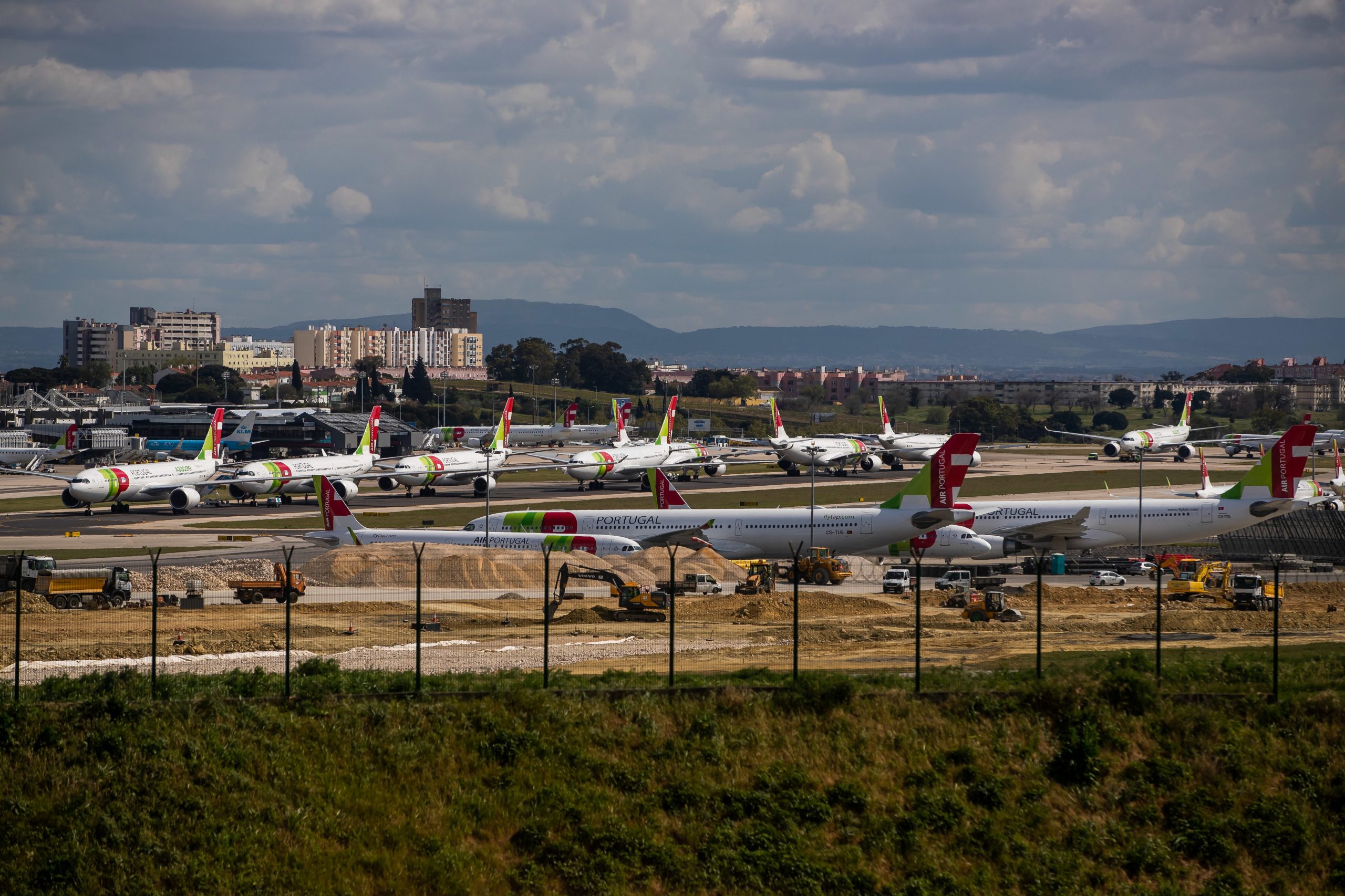 Covid-19: Aviação europeia estima menos 50% dos voos em 2021
