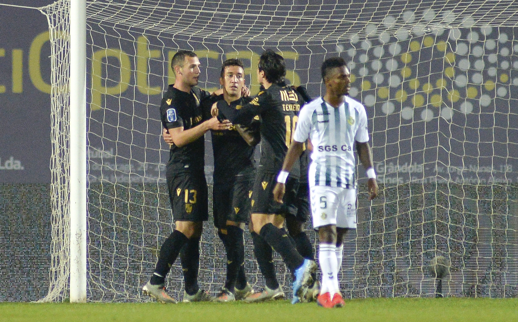 Vitória de Guimarães vence em Setúbal e assume liderança do grupo B