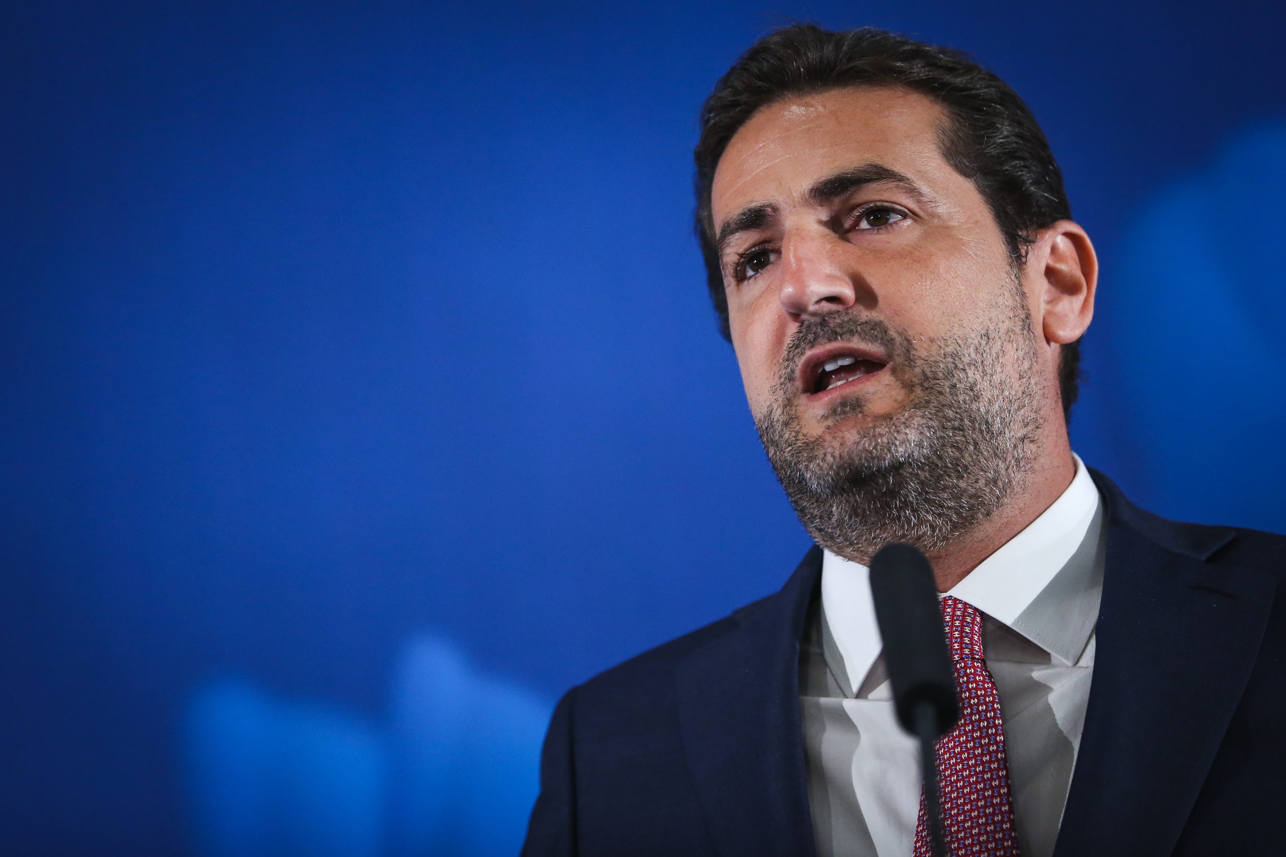 PSD e CDS elogiam sentido de Estado de Montenegro por “ceder” a exigências do PS
