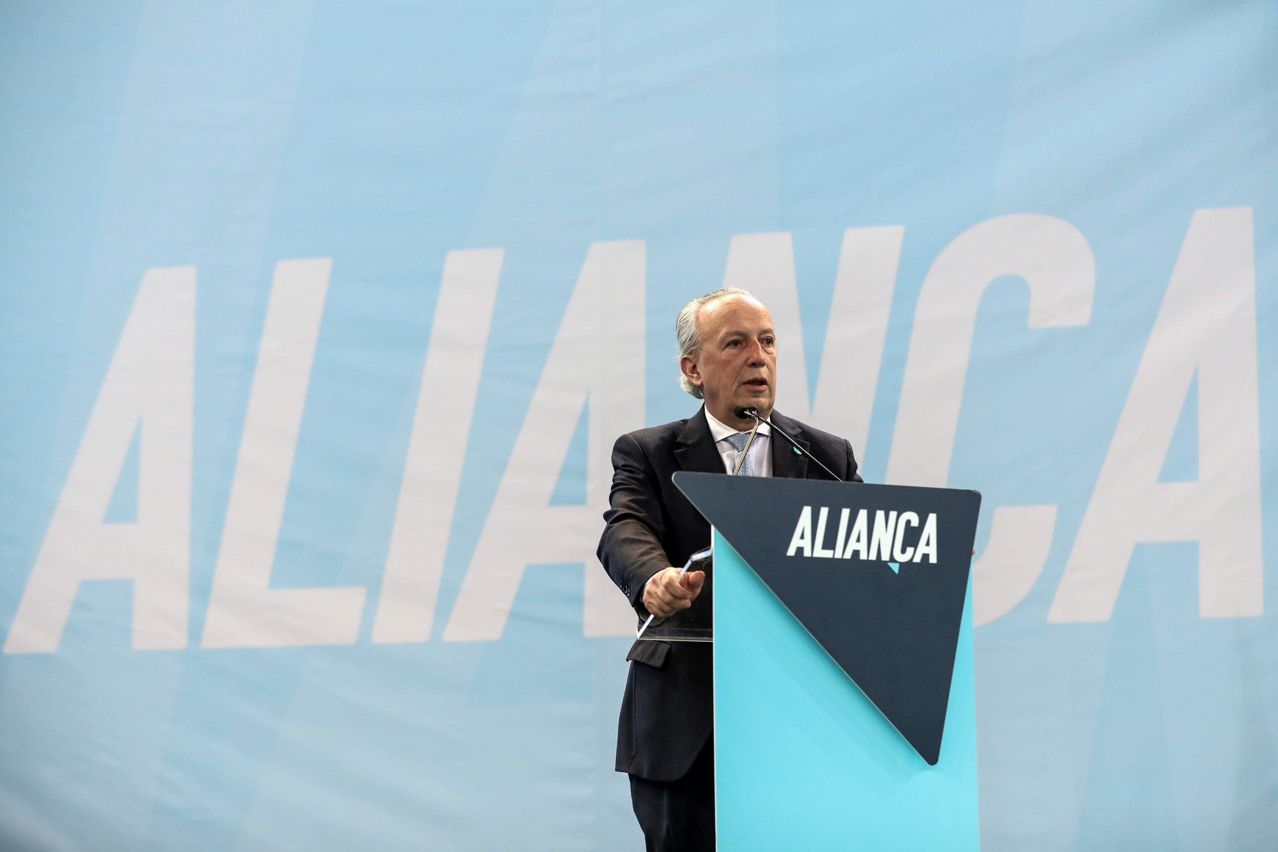 Europeias: Paulo Sande e Santana Lopes envolvidos em acidente rodoviário