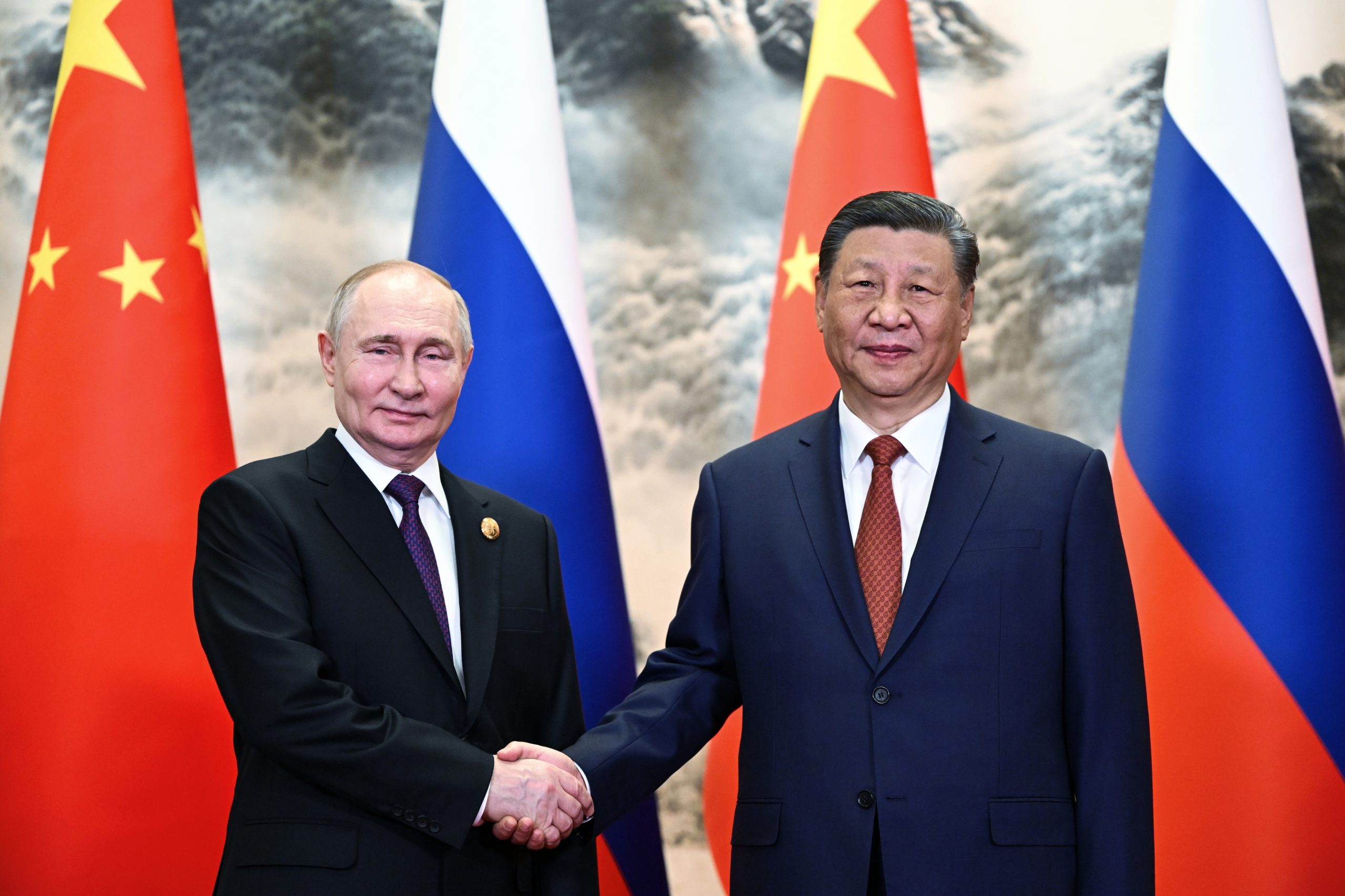 Putin chega à China para reunião com Xi Jinping