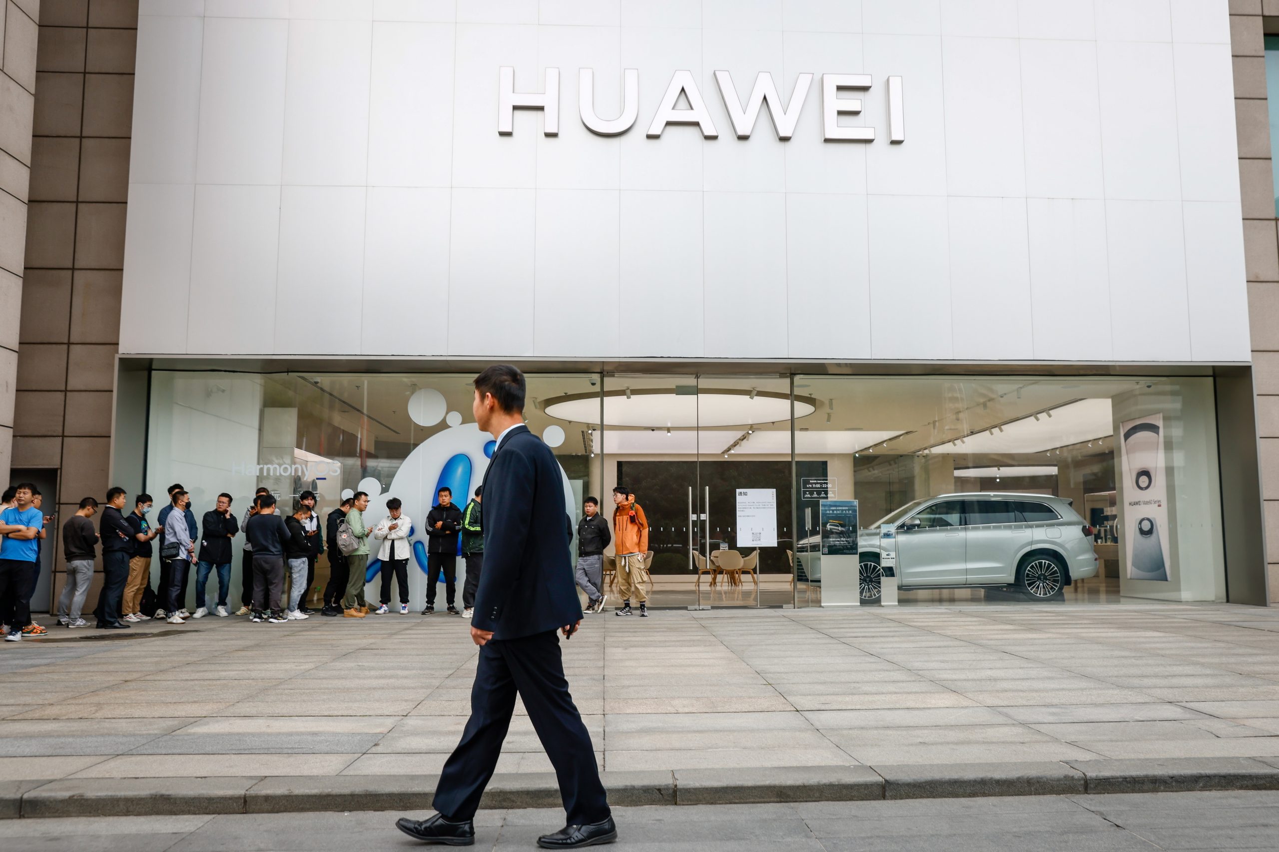 Lucro da Huawei mais do que duplicou em 2023