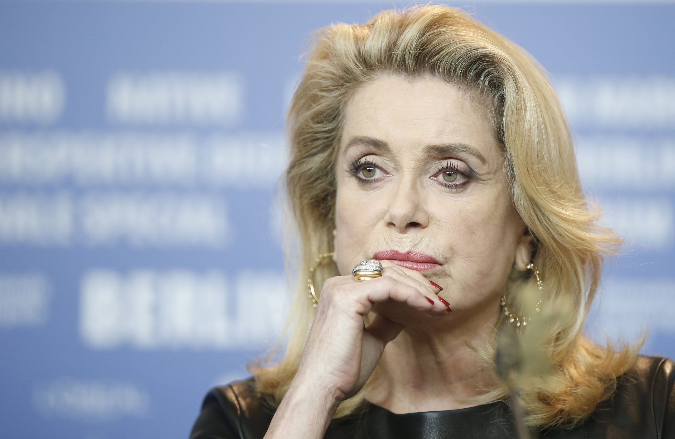 Catherine Deneuve: “Aos conservadores, racistas e tradicionalistas, que estrategicamente me vieram apoiar, gostaria de lhes dizer que não me enganam”