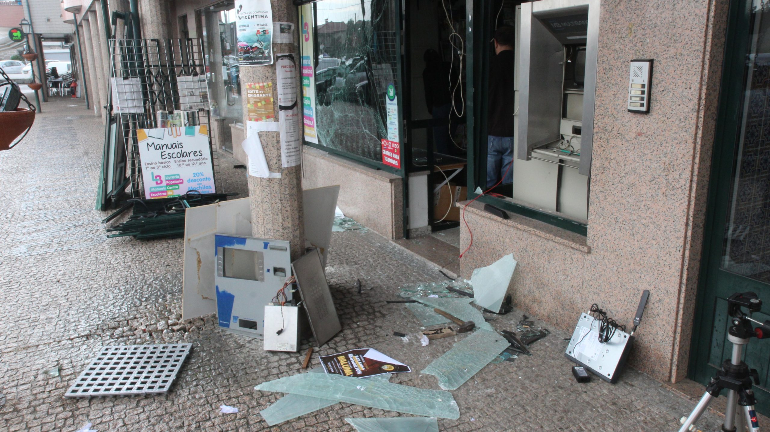 Explodem e roubam multibanco em Barcelos