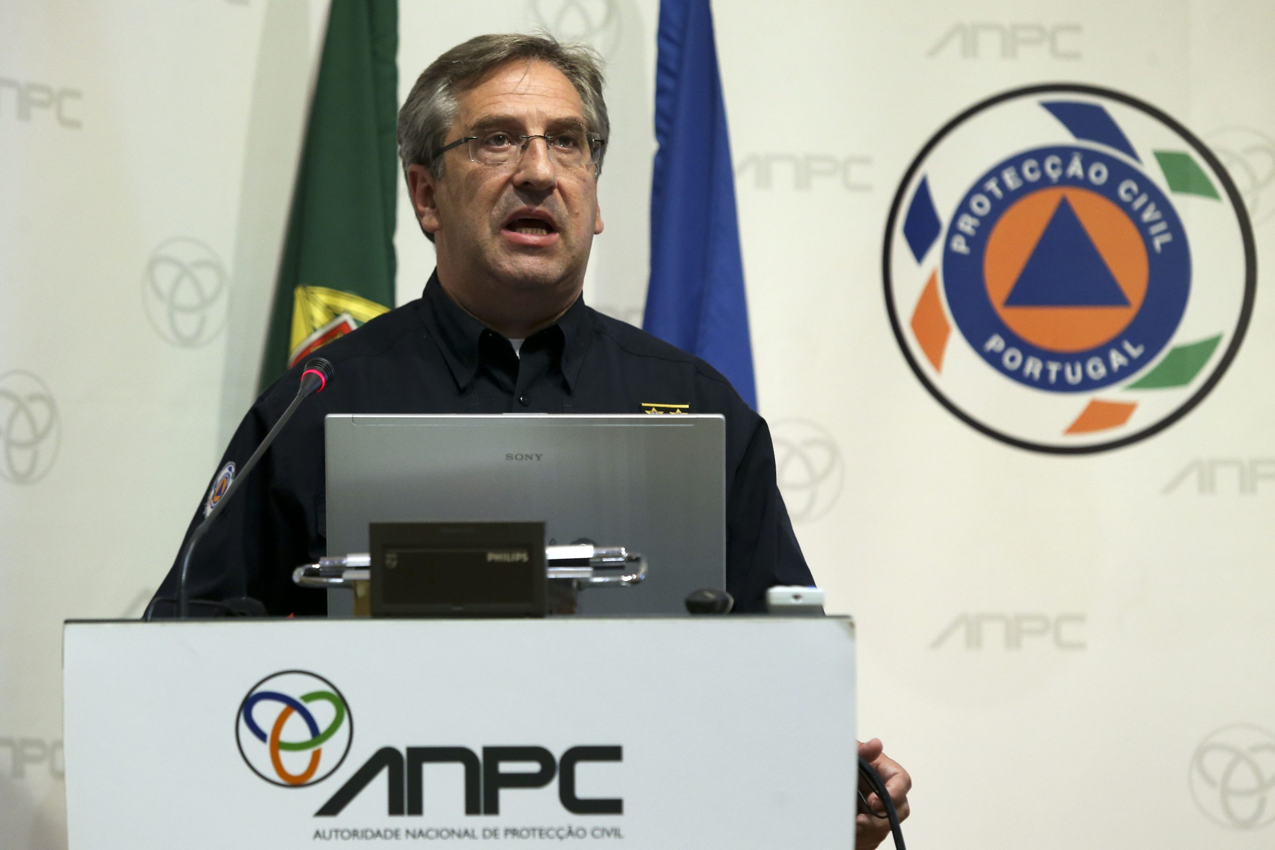 Proteção Civil diz que ainda não sabe causa do apagão, que foi dada uma “resposta positiva” e não provocou vítimas em Portugal