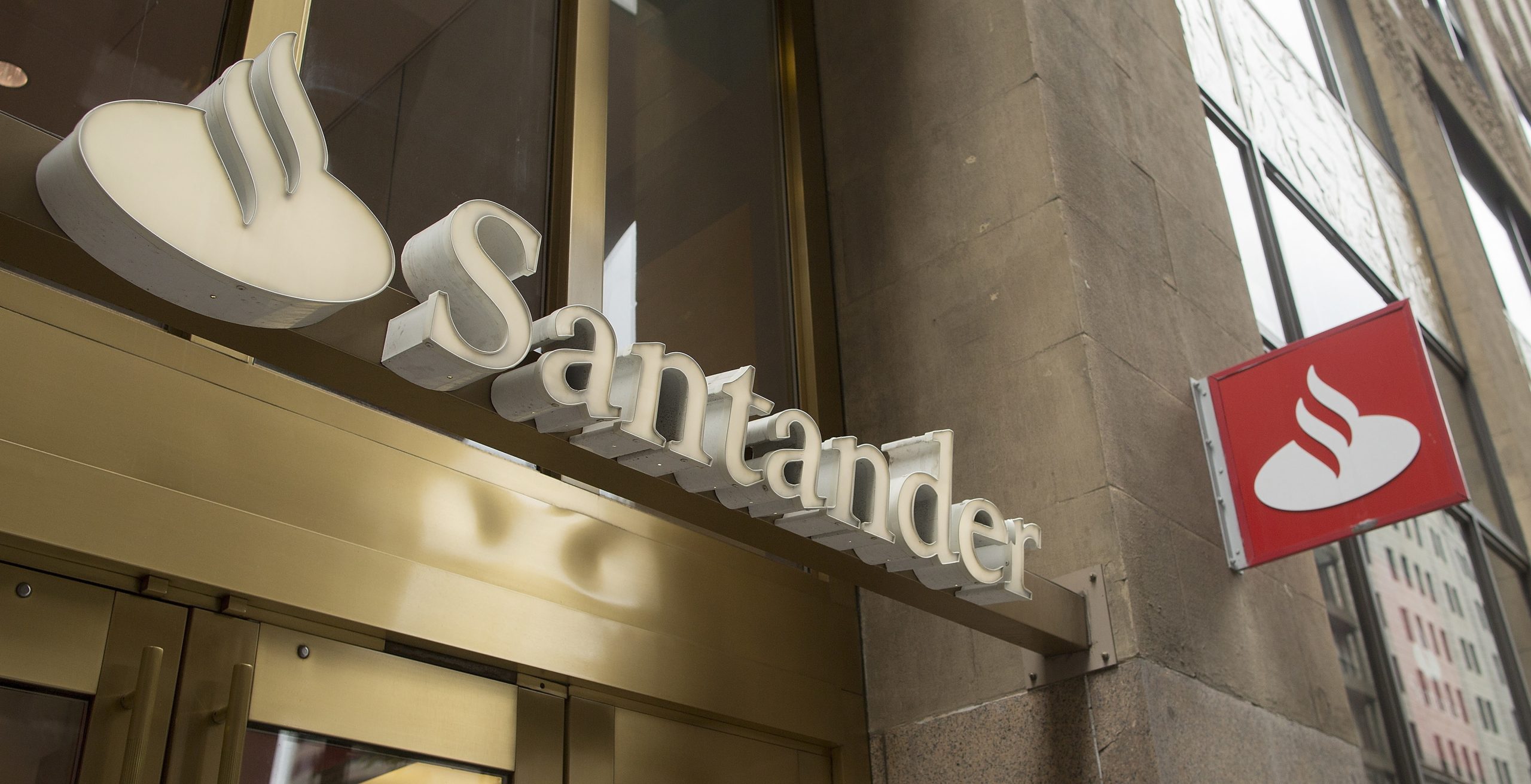Sindicatos e CT exigem suspensão do processo de reestruturação do Santander Totta