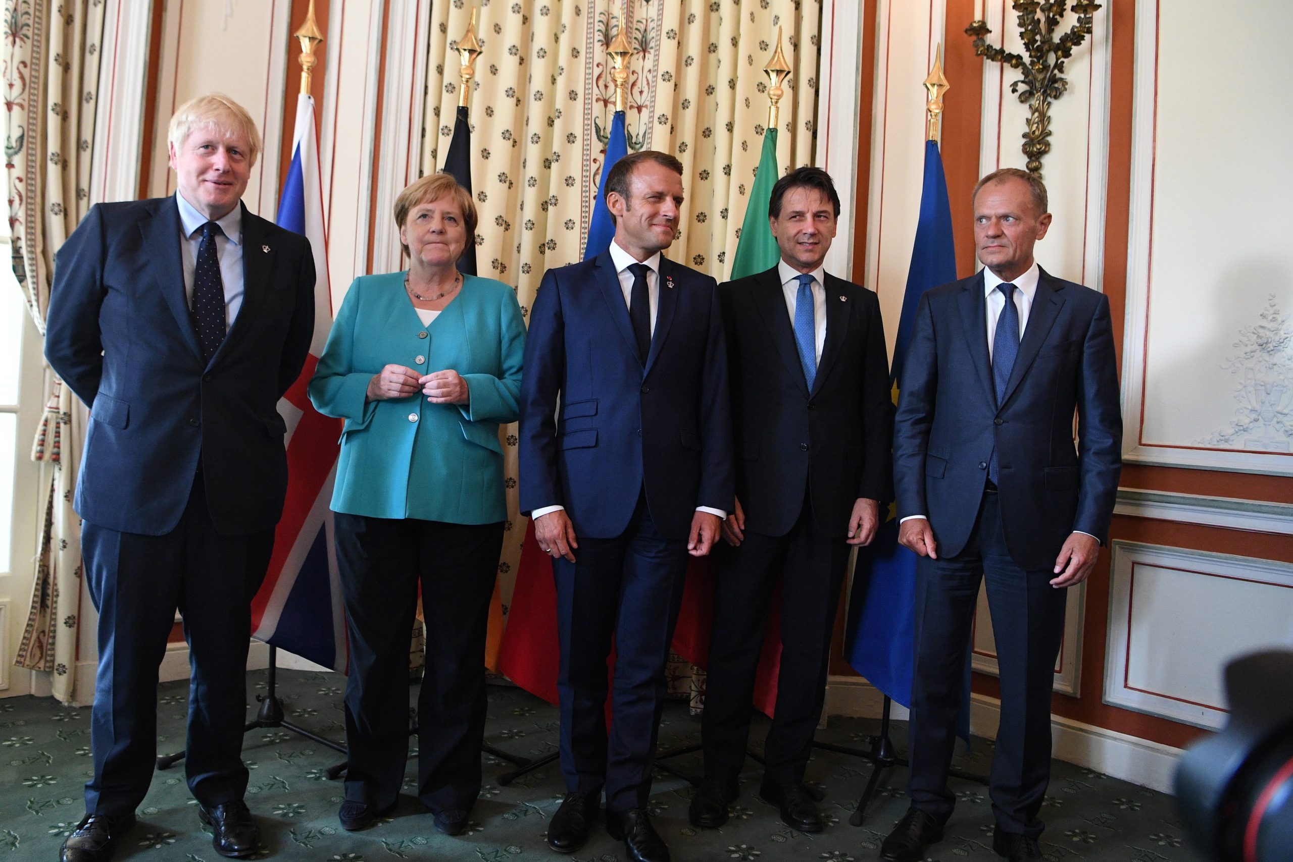 Líderes europeus alertam Trump de que guerras comerciais podem arruinar economia mundial