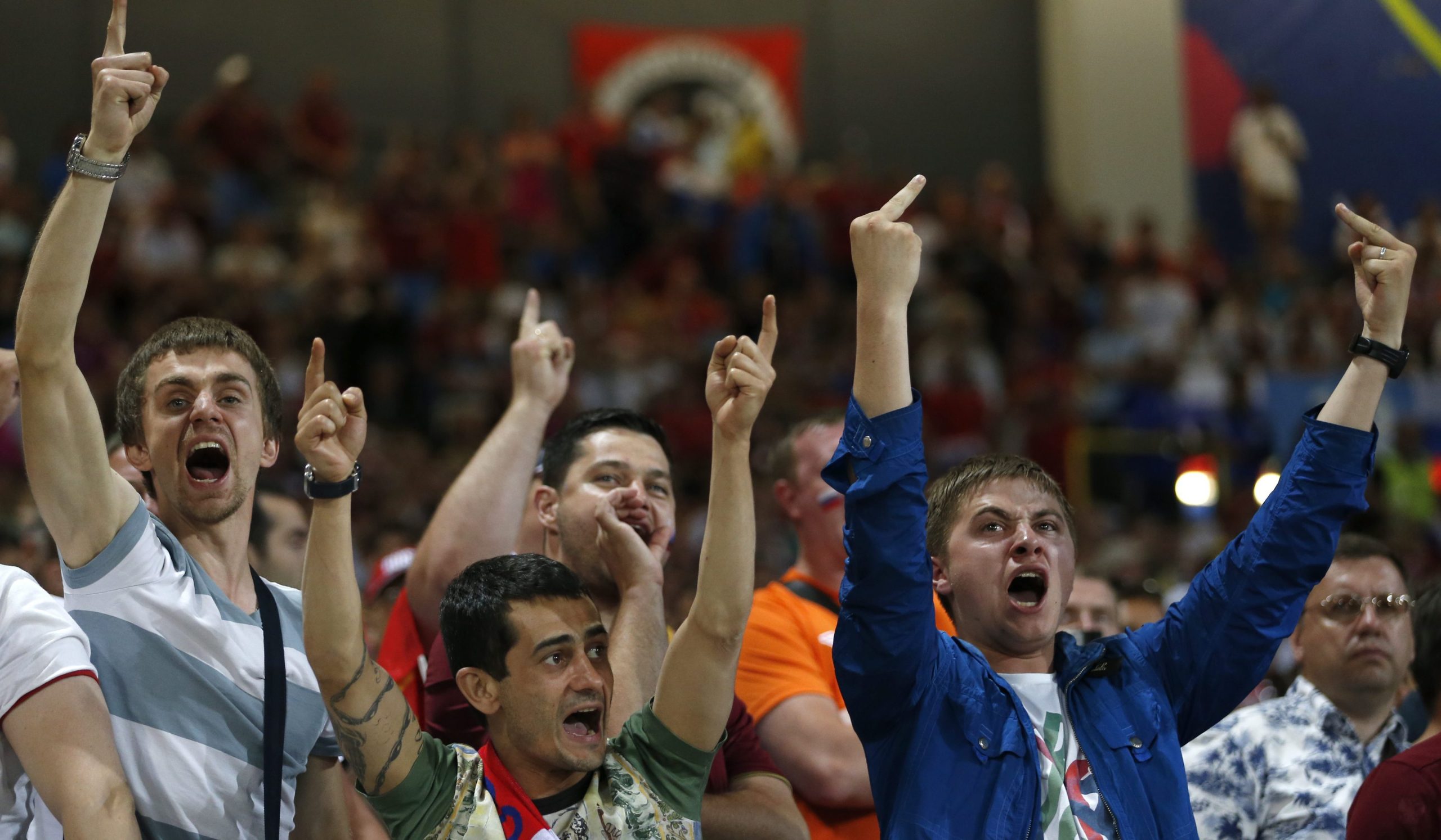 Rússia vai deportar três cidadãos presos por cenas de violência no Euro2016