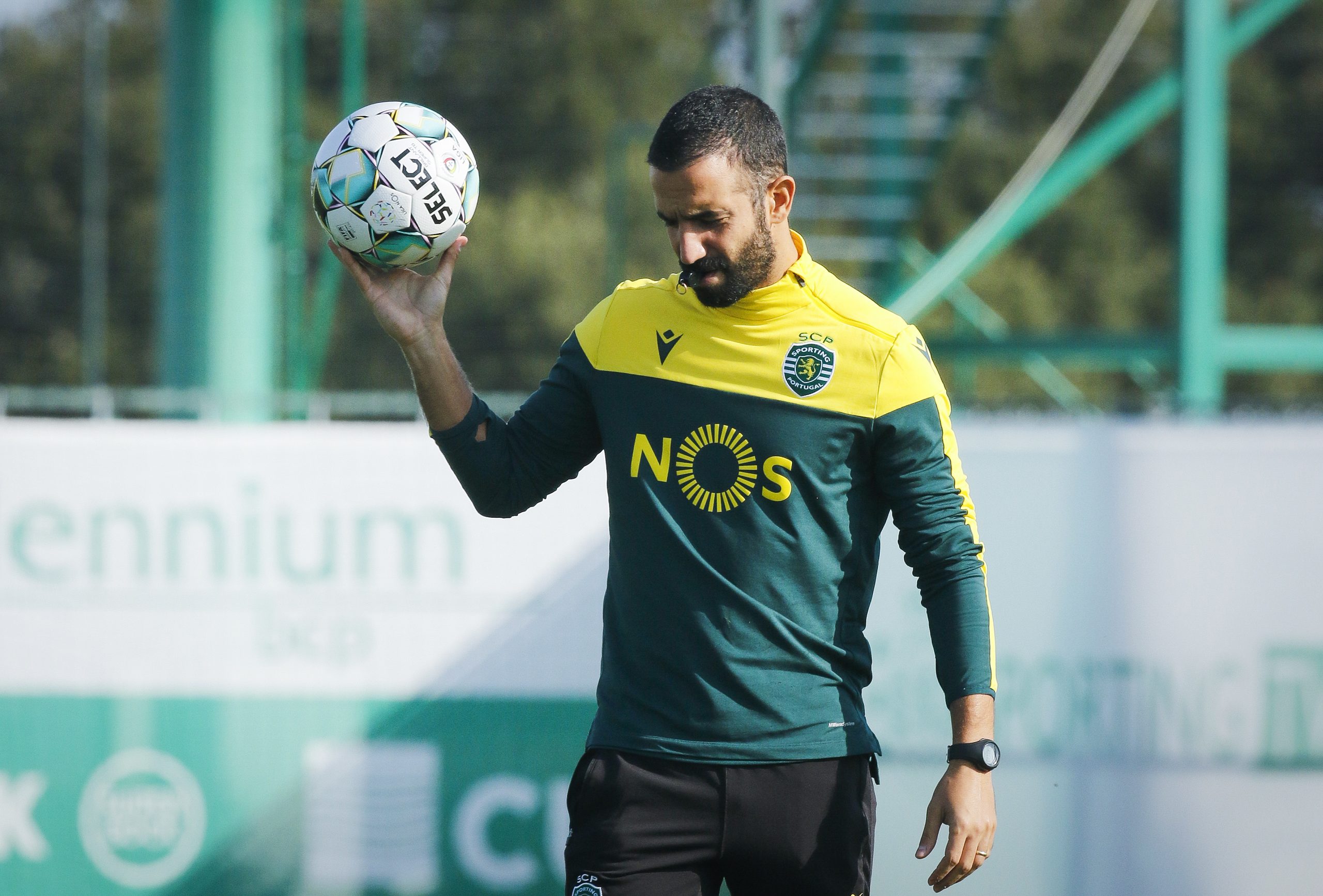 Rúben Amorim quer o Sporting a “atirar-se de cabeça” para vencer o FC Porto