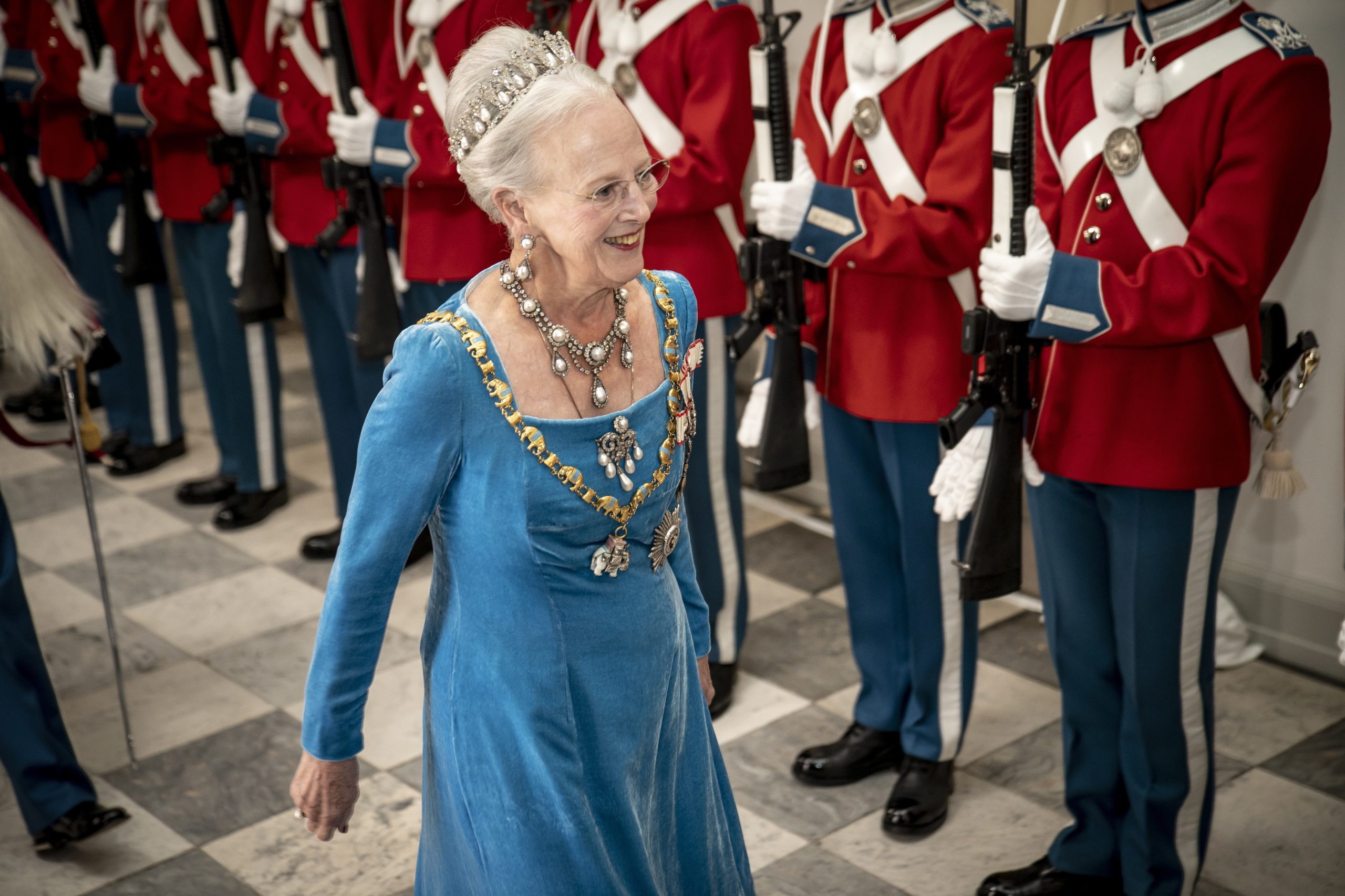 Rainha Margarida II da Dinamarca retira títulos de príncipe e princesa a quatro netos