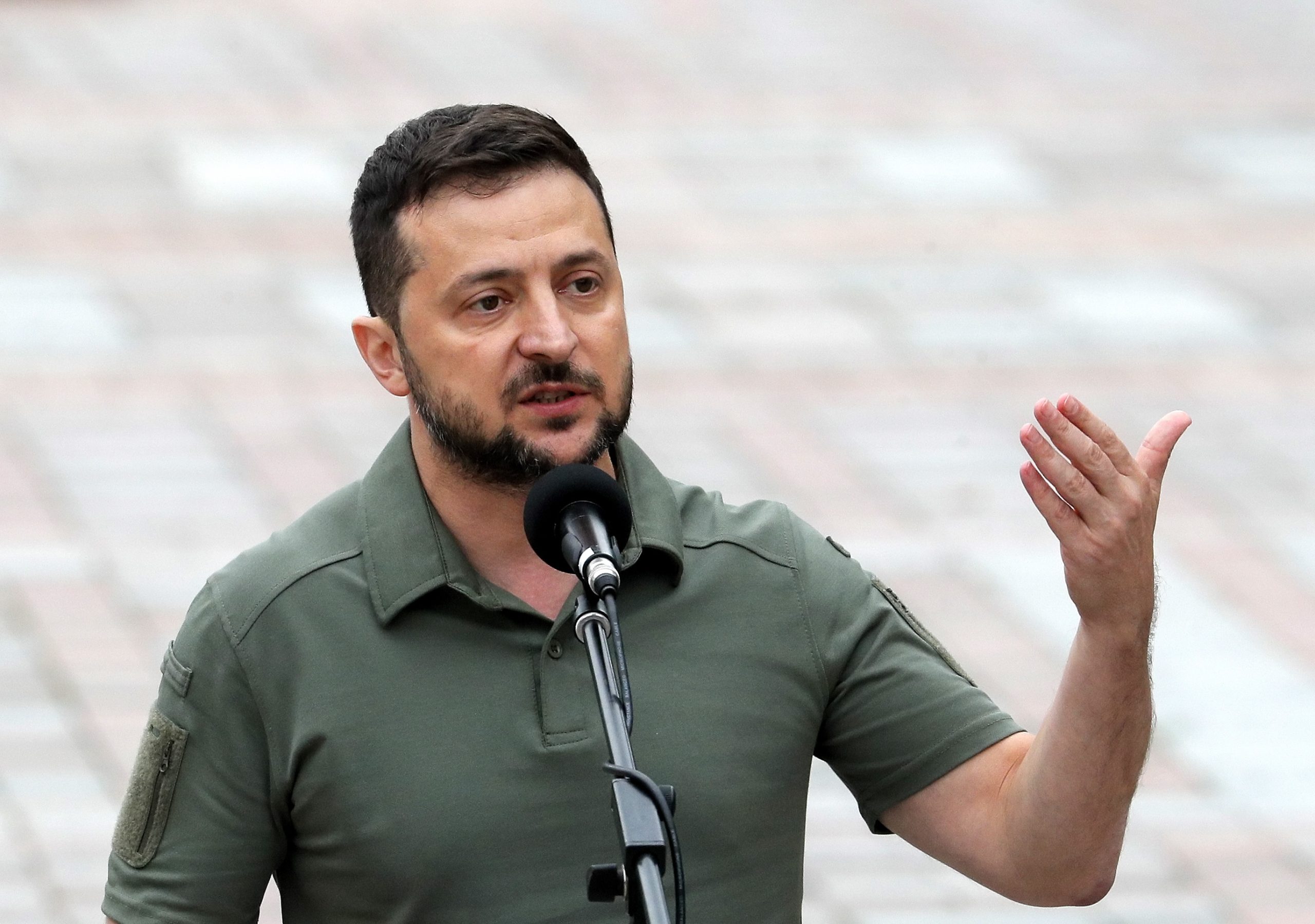 Zelensky acusa Rússia de atrasar saída de cereais para instigar crise alimentar