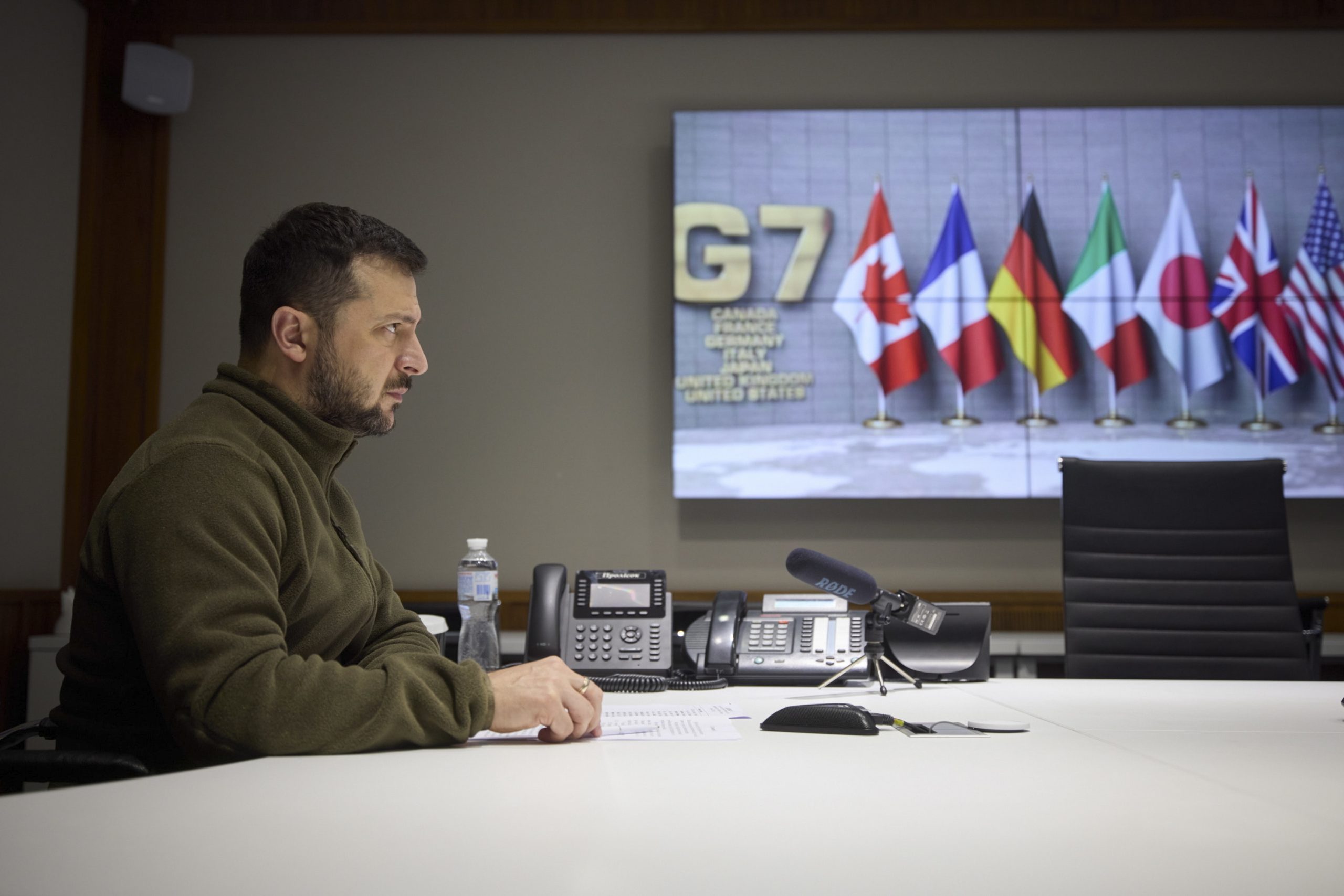 Zelensky fala em segunda vaga de bombardeamentos, mas diz que ataques russos foram intercetados