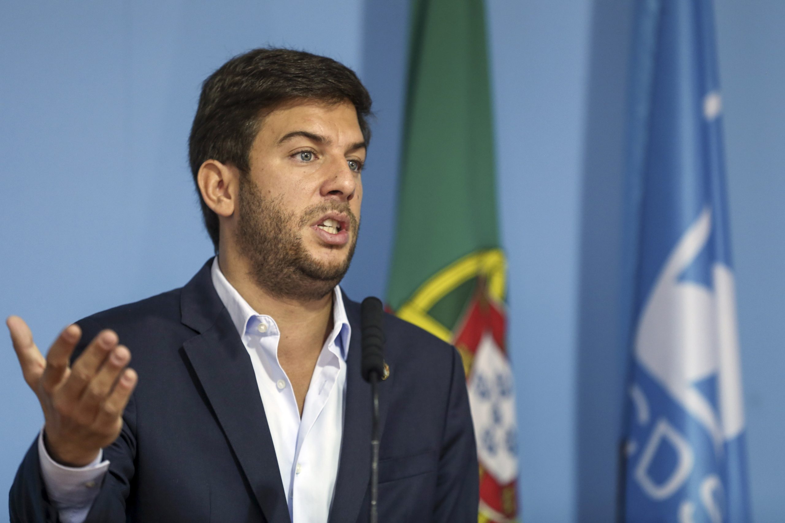 Líder do CDS acusa partidos à esquerda do PS de “alguma encenação” nas negociações do Orçamento do Estado