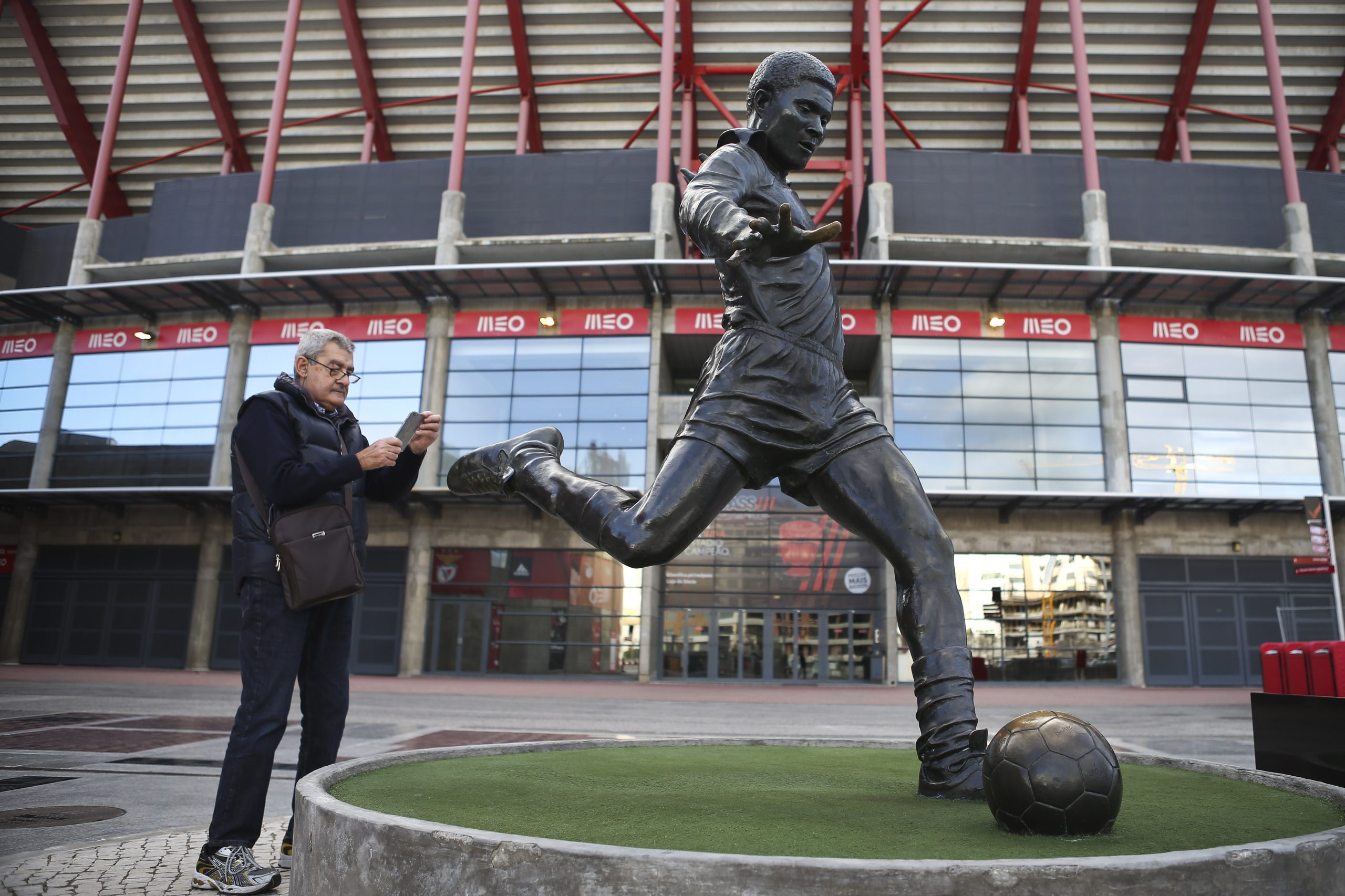 “Até que enfim cá vieram”. Benfica reage a buscas da PJ