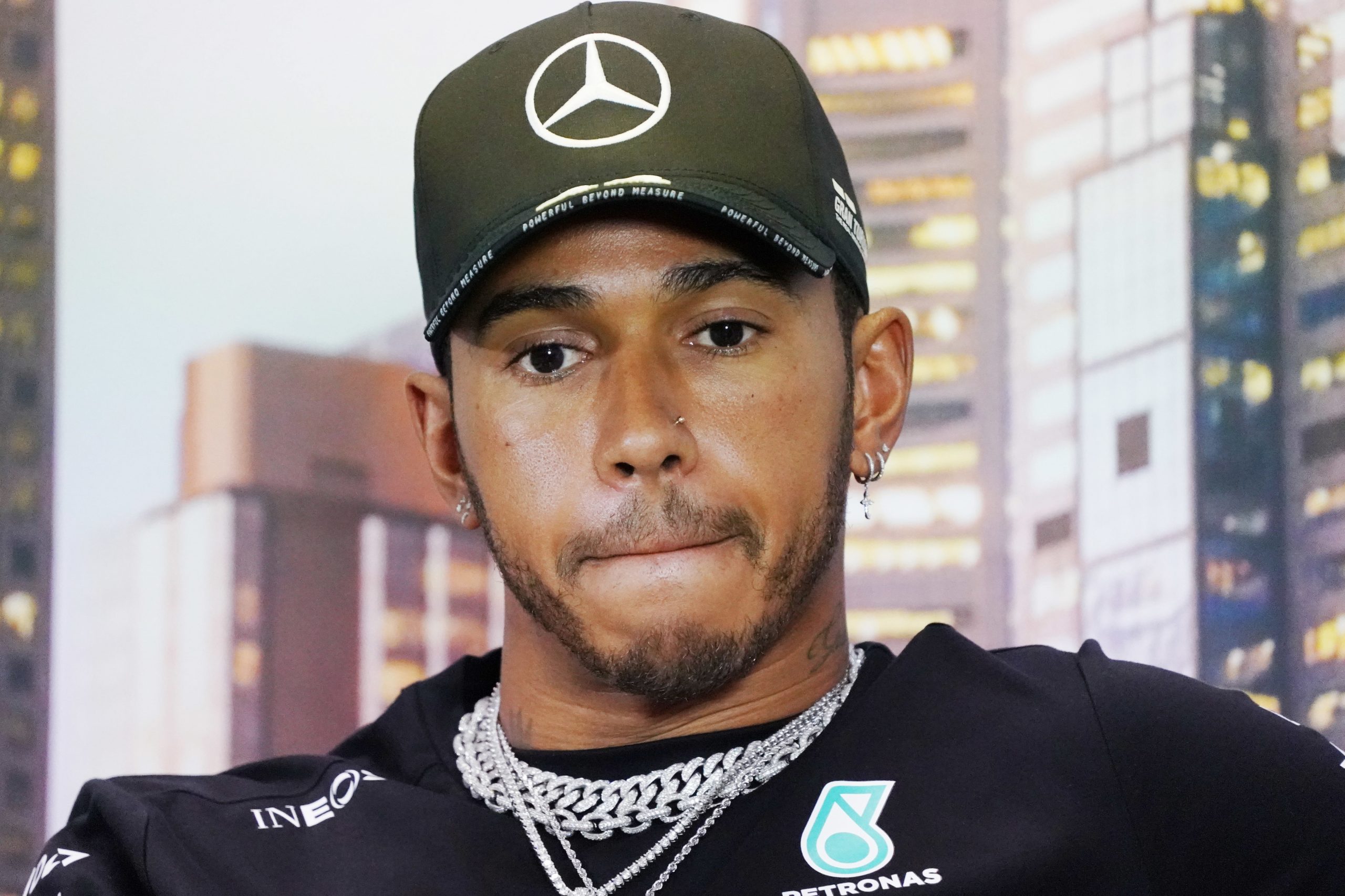 Fórmula 1: Lewis Hamilton diz que Mercedes é “equipa de sonho” e quer continuar