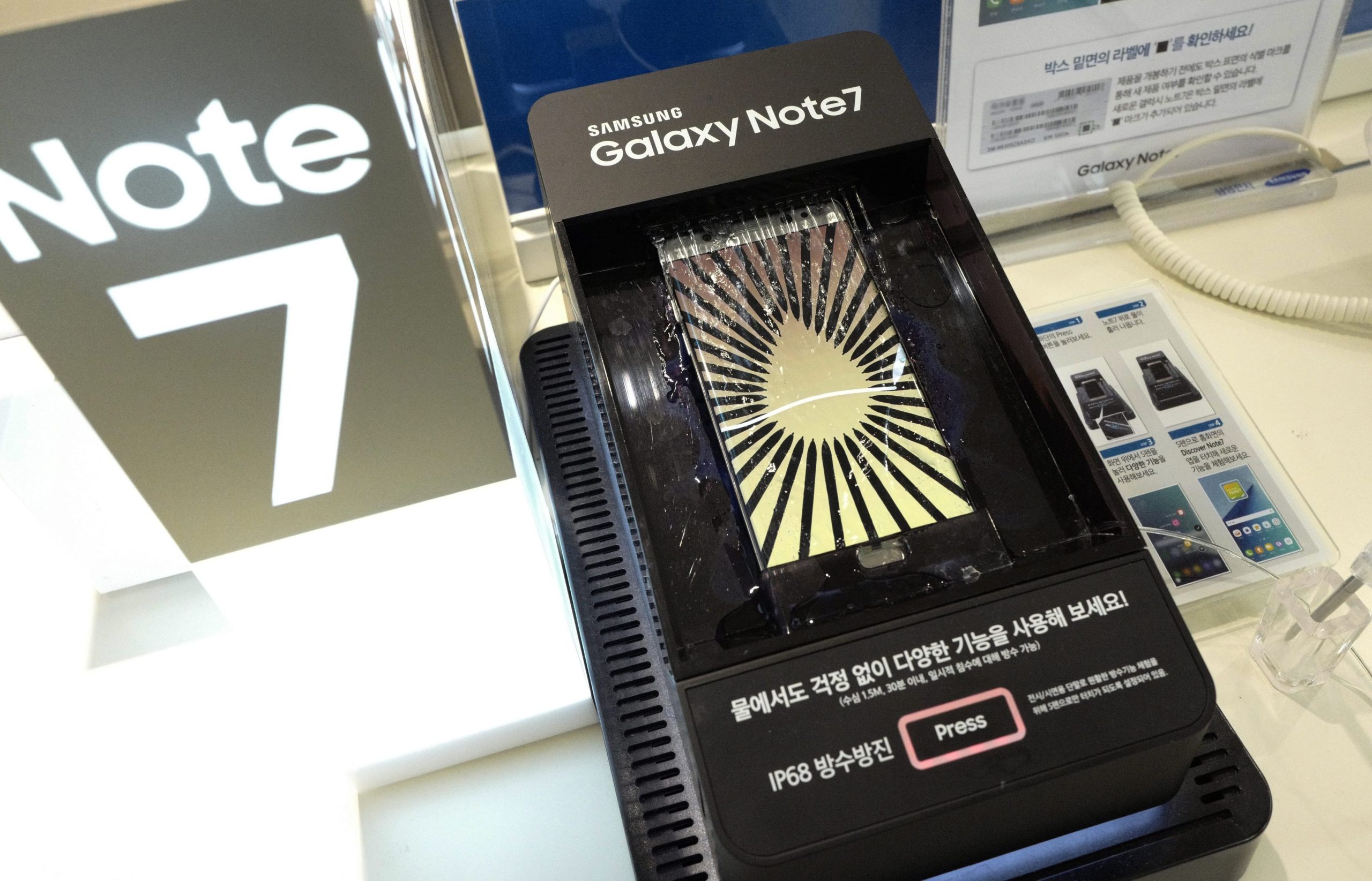Lembra-se dos telemóveis Samsung que explodiram? O problema era das baterias