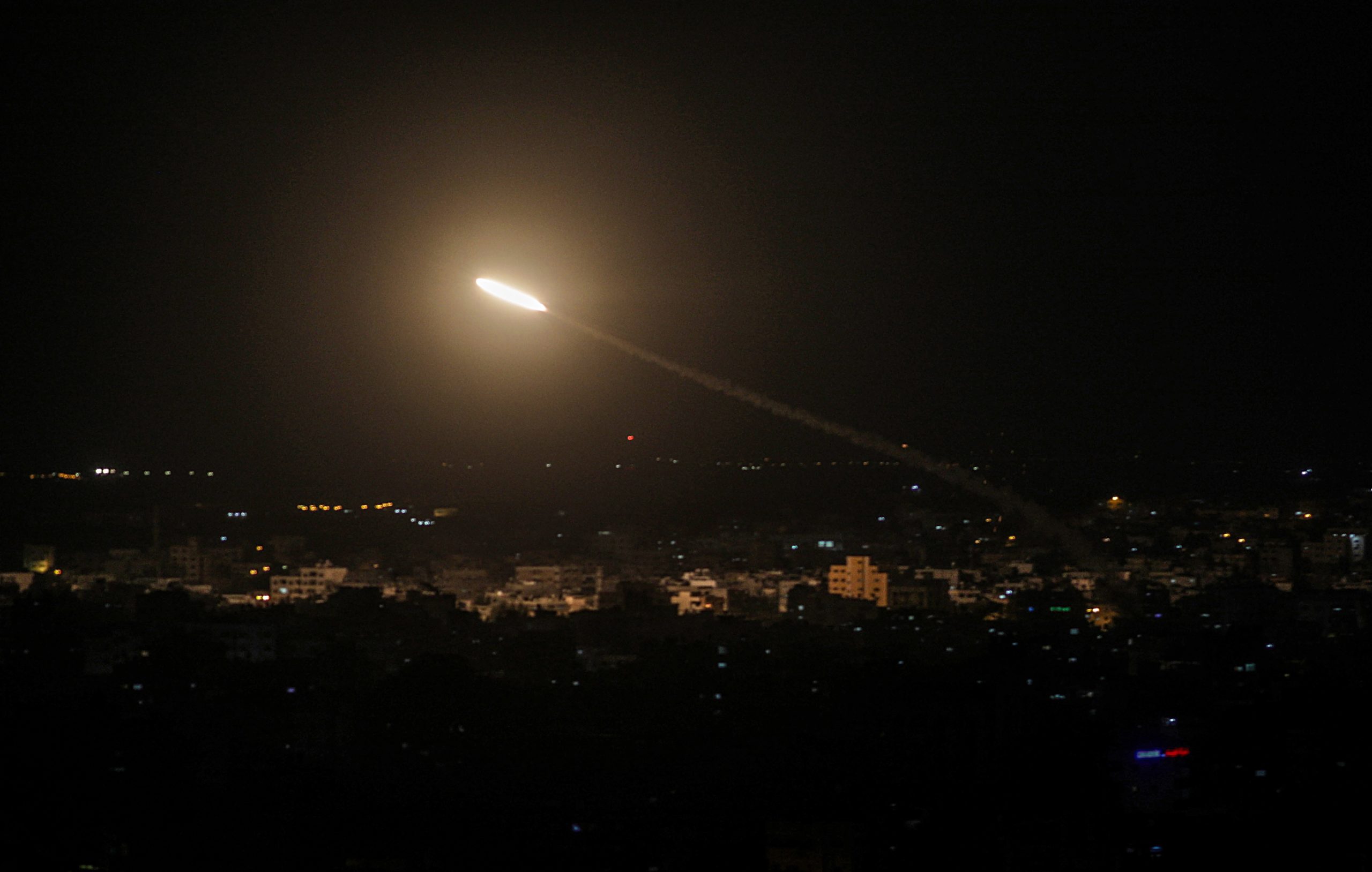 Militantes em Gaza atacam Israel com foguetes após acordo de cessar-fogo