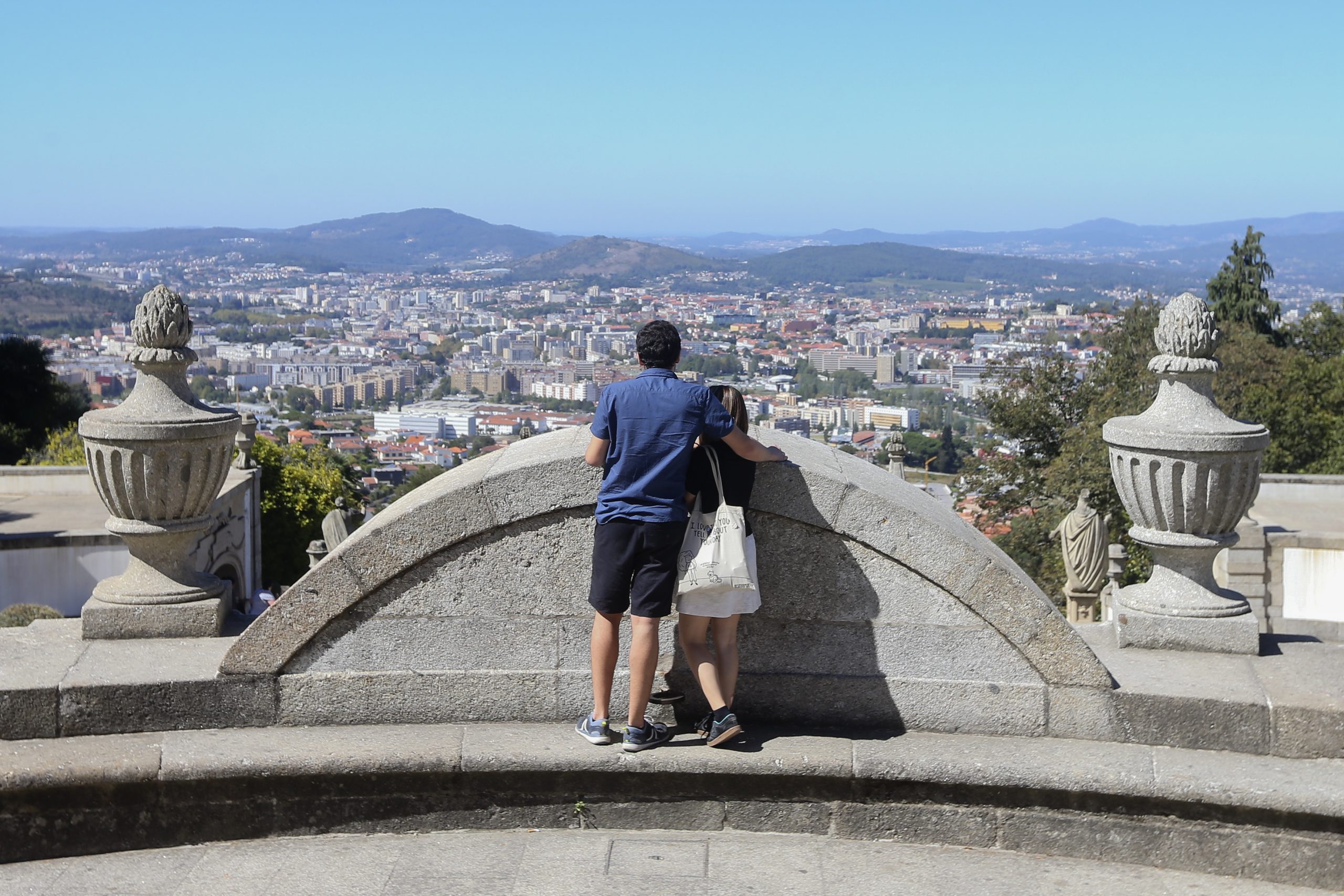 Se quem é de Braga nunca “fecha a porta”, aqui abrimos as páginas de Valter Hugo Mãe ou Miguel Torga