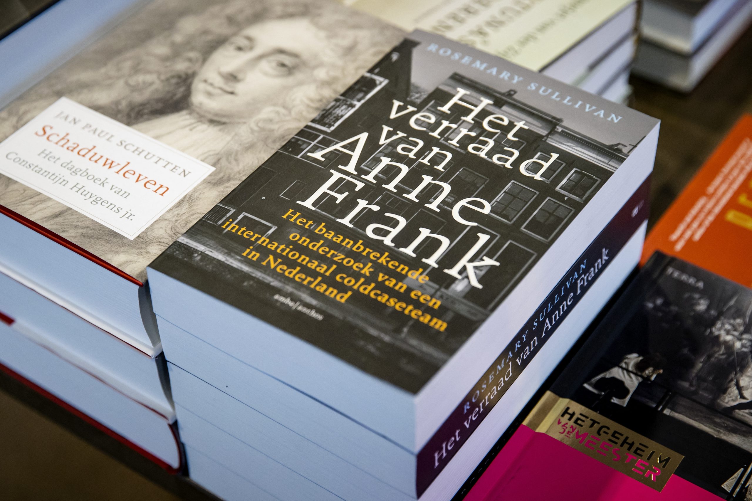 Quem traiu Anne Frank? Novo livro sobre a adolescente judia continua a gerar polémica