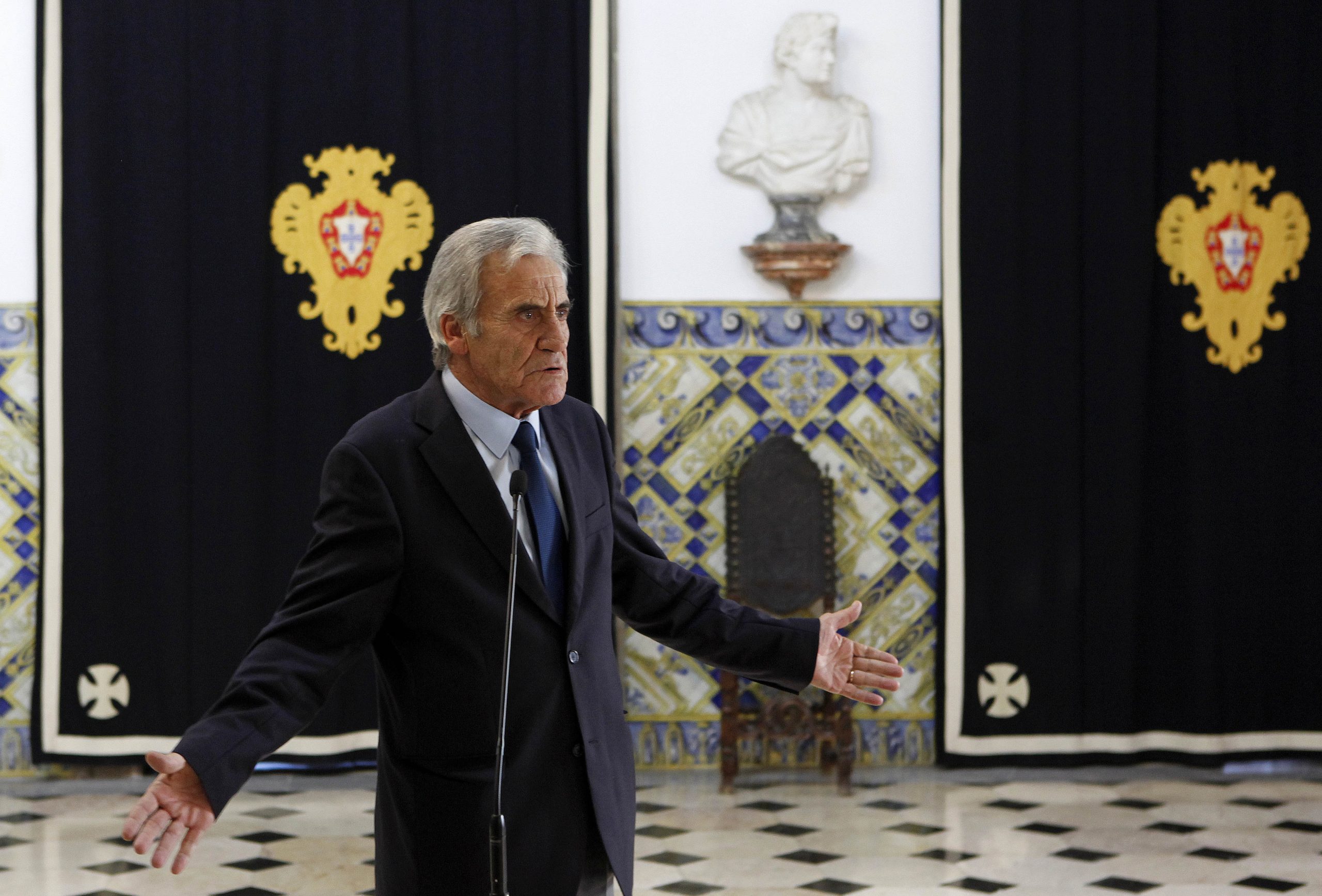 Jerónimo de Sousa condena salários da CGD