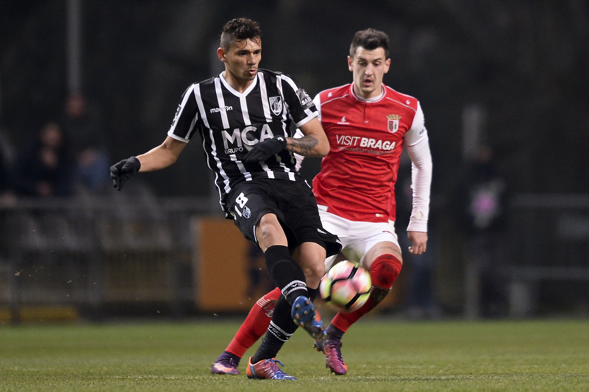 FC Porto assegura contratação do ponta de lança Soares