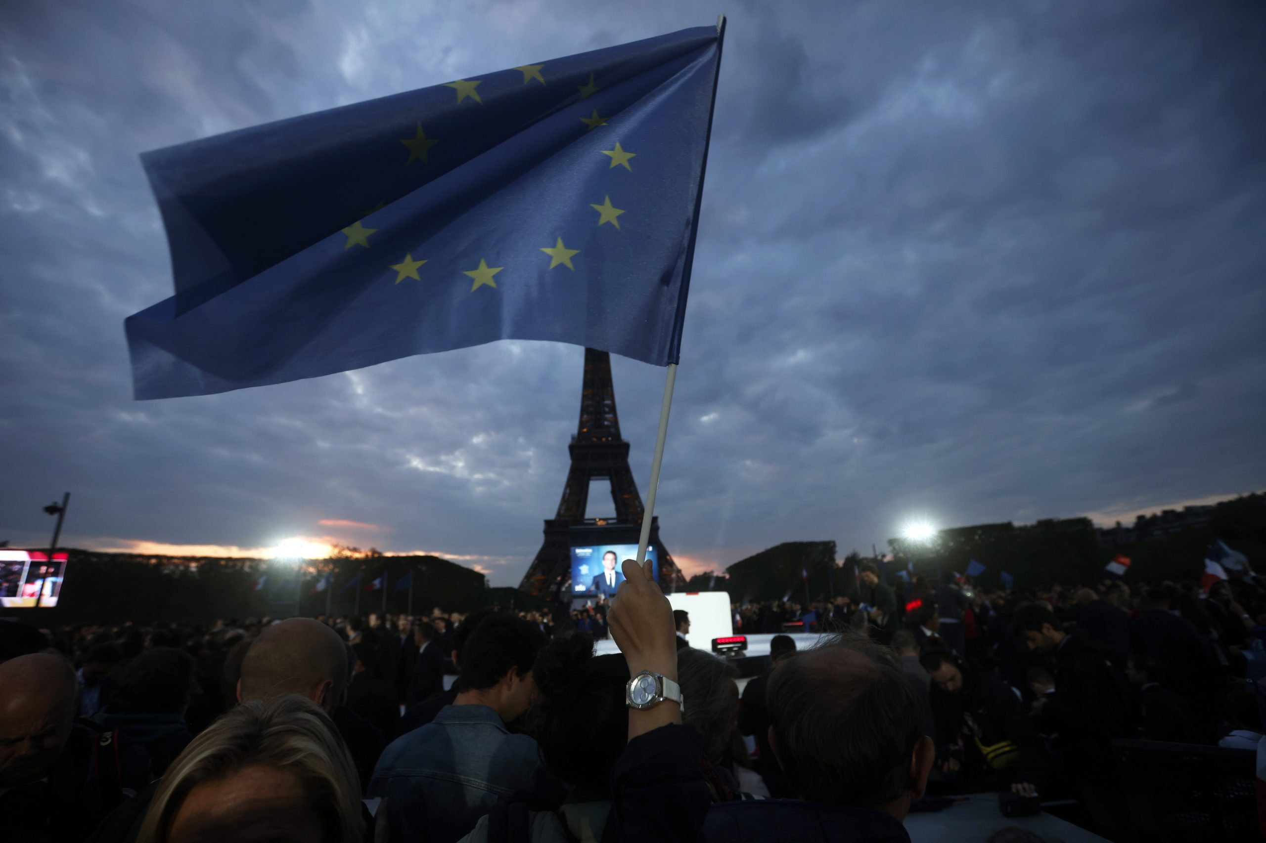 Eleições em França: Alívio e lágrimas entre apoiantes de Emmanuel Macron na sua reeleição