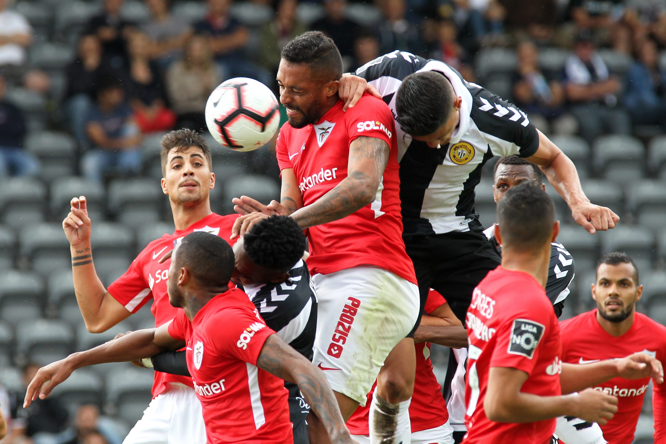 Santa Clara vence pela primeira vez fora e sobe a sétimo da I Liga