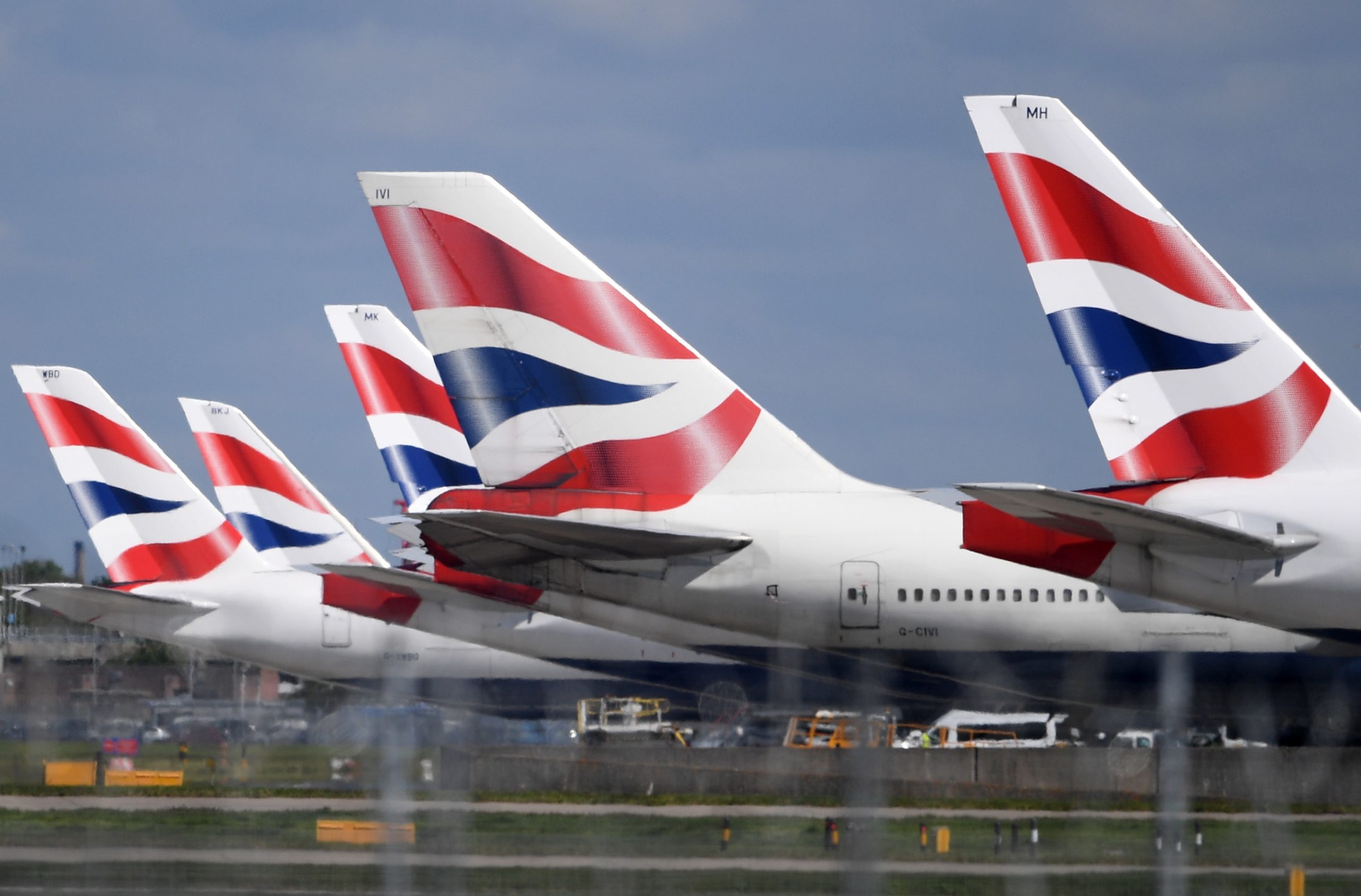 Pilotos da British Airways aceitam cortes salariais e despedimentos