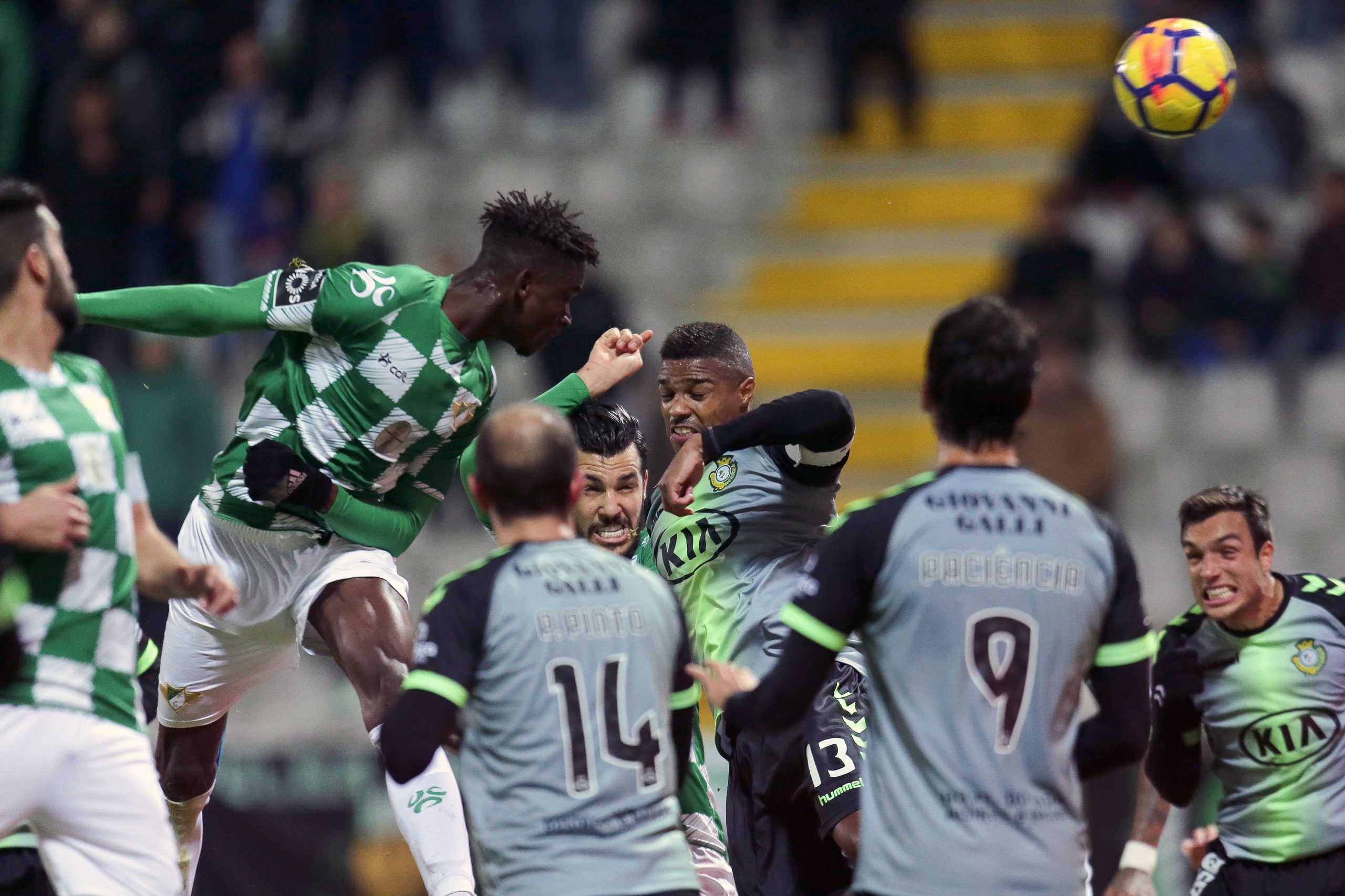 Moreirense e Vitória de Setúbal empatam e mantêm-se na parte baixa da tabela